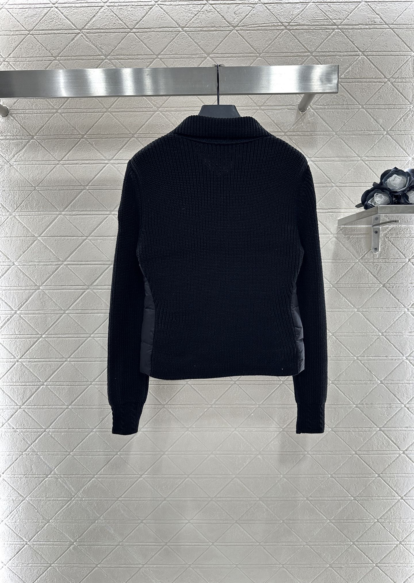 ♥Moncle*♥2025新品上架
      拼接拉链羽绒服
定制YB进口尼龙➕羊毛材质 其工艺还原 