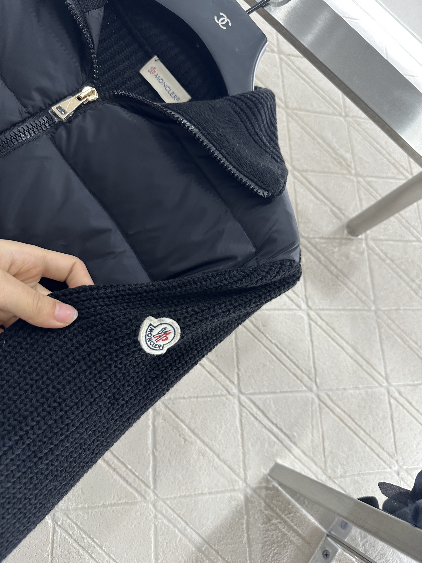 ♥Moncle*♥2025新品上架
      拼接拉链羽绒服
定制YB进口尼龙➕羊毛材质 其工艺还原 