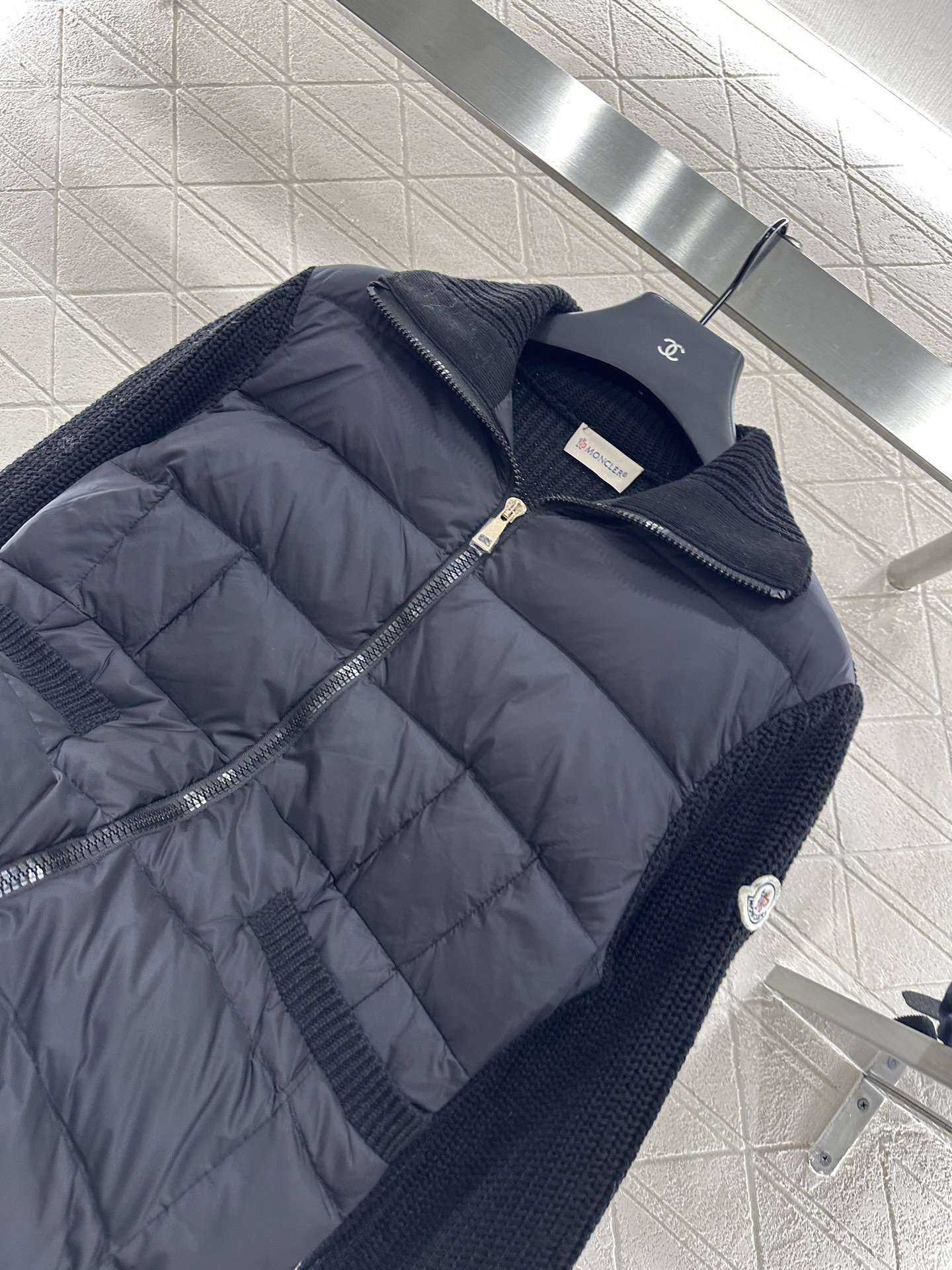 ♥Moncle*♥2025新品上架
      拼接拉链羽绒服
定制YB进口尼龙➕羊毛材质 其工艺还原 