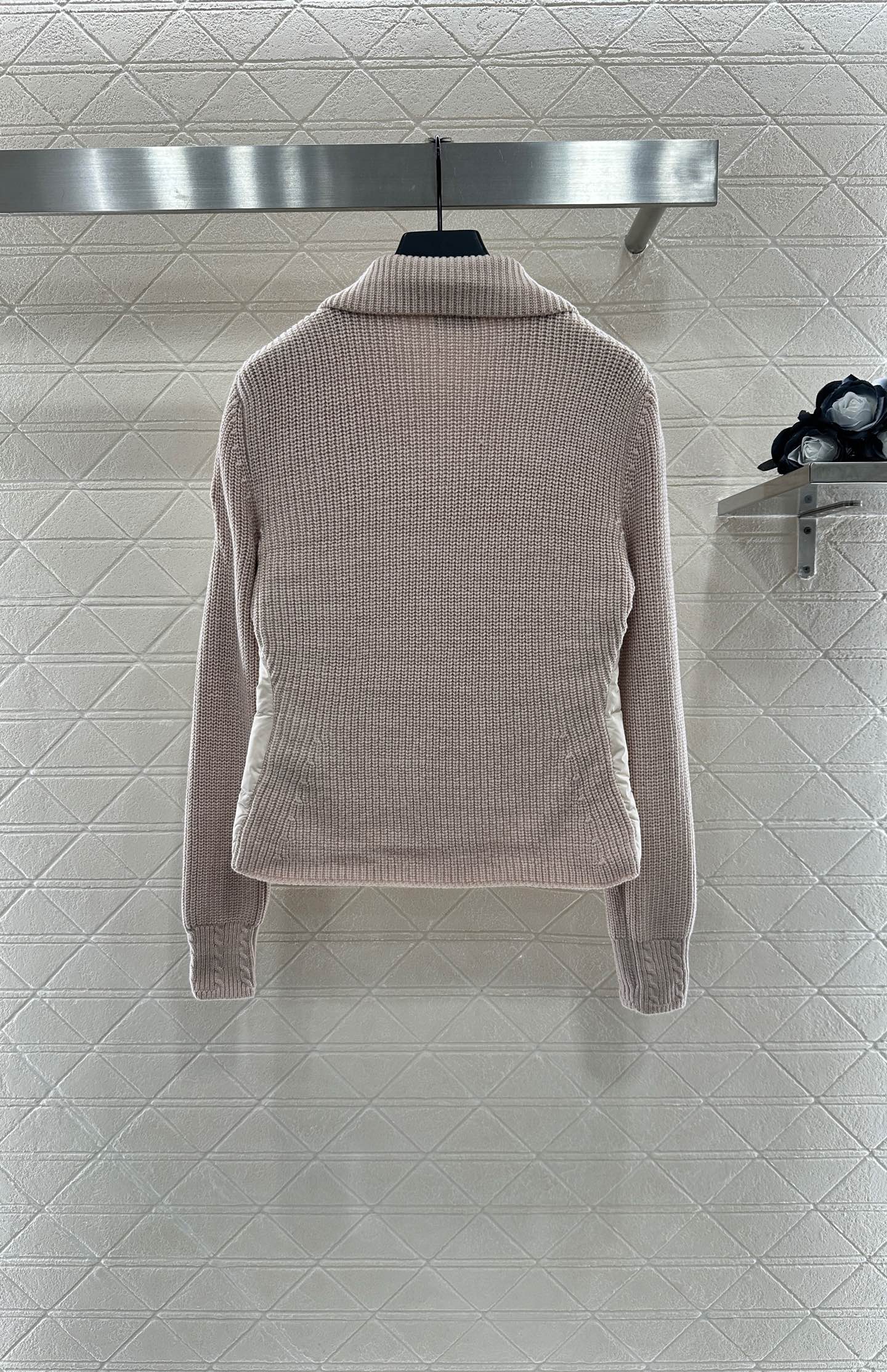 ♥Moncle*♥2025新品上架
      拼接拉链羽绒服
定制YB进口尼龙➕羊毛材质 其工艺还原 