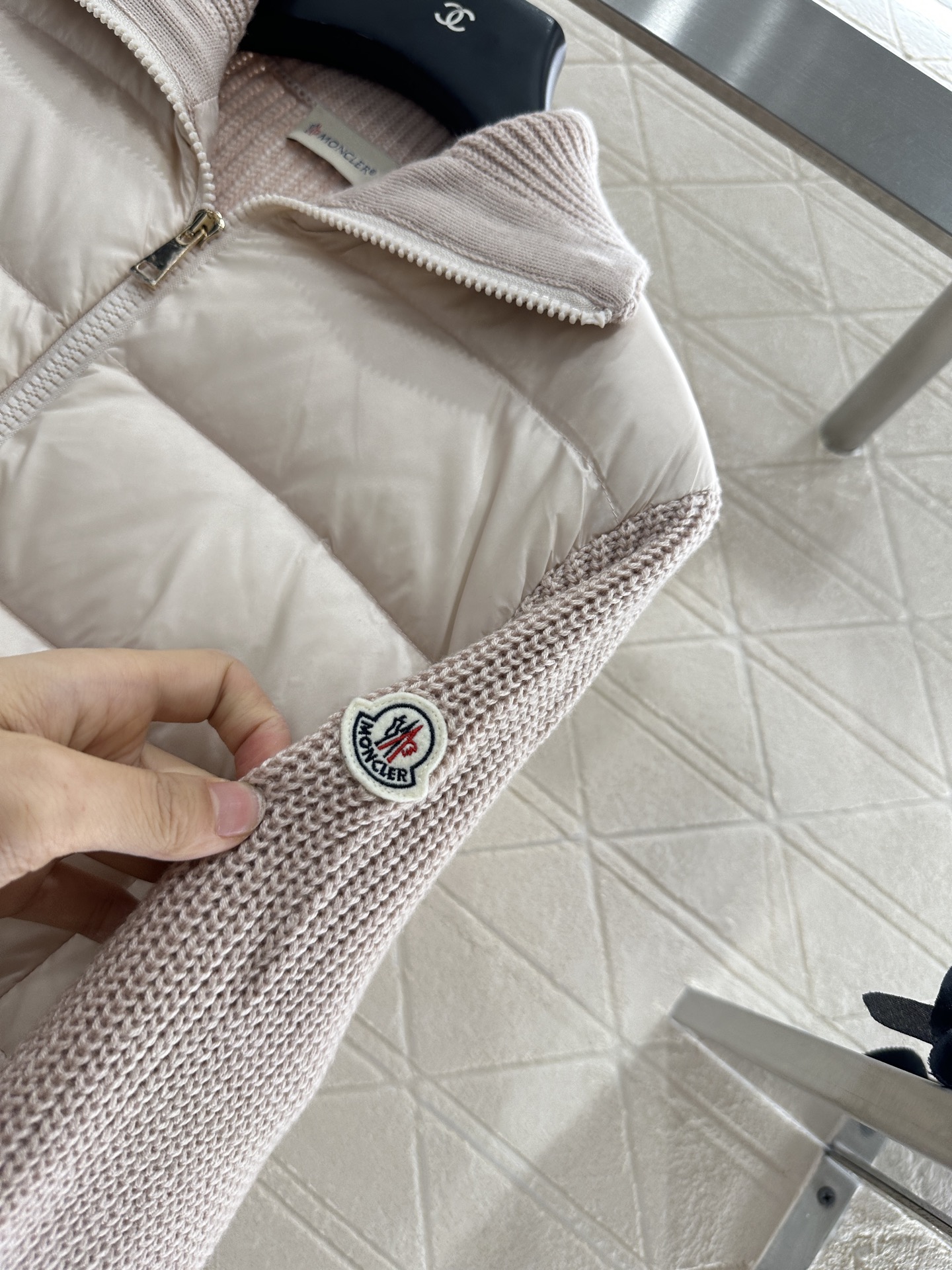 ♥Moncle*♥2025新品上架
      拼接拉链羽绒服
定制YB进口尼龙➕羊毛材质 其工艺还原 