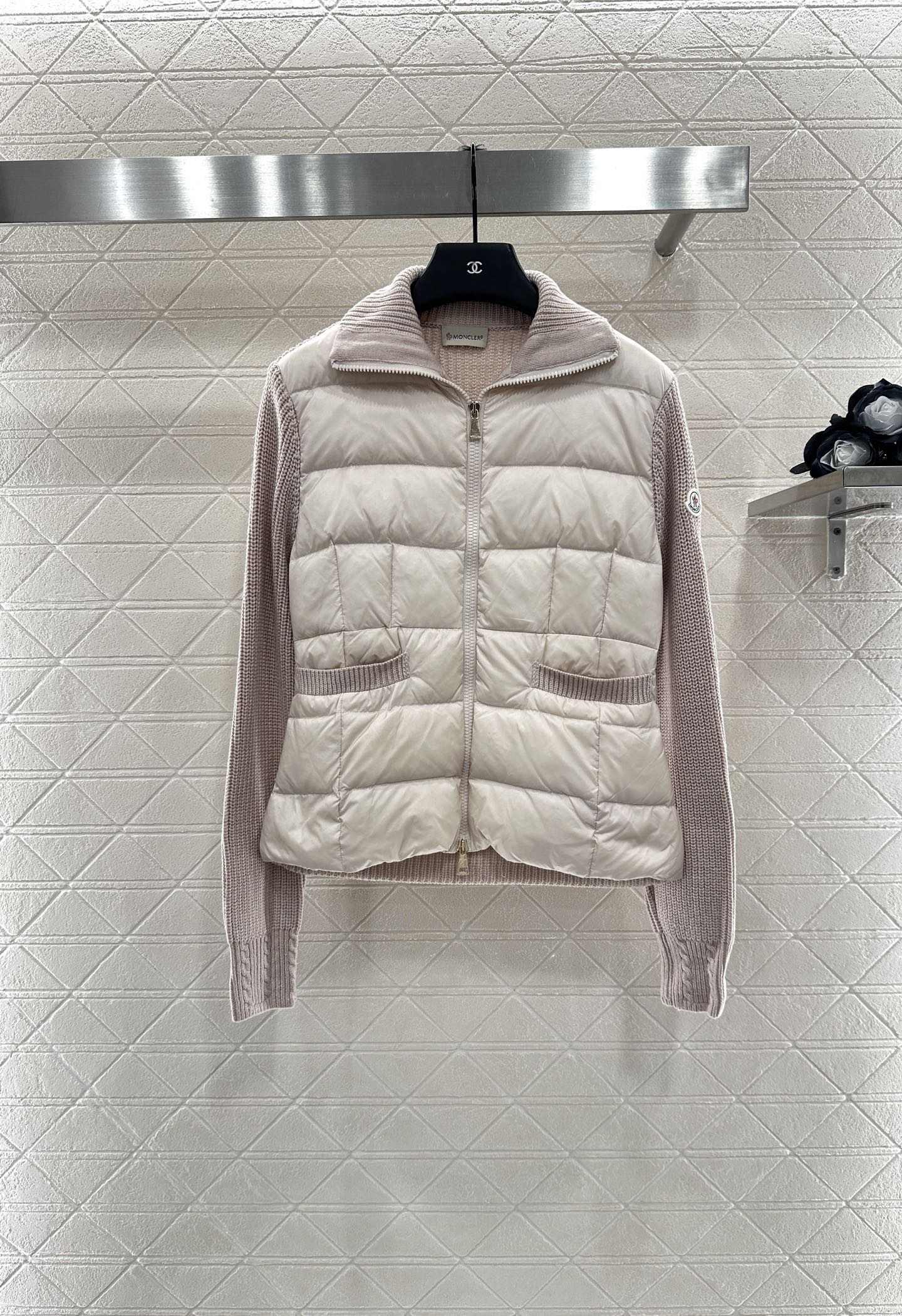 ♥Moncle*♥2025新品上架
      拼接拉链羽绒服
定制YB进口尼龙➕羊毛材质 其工艺还原 