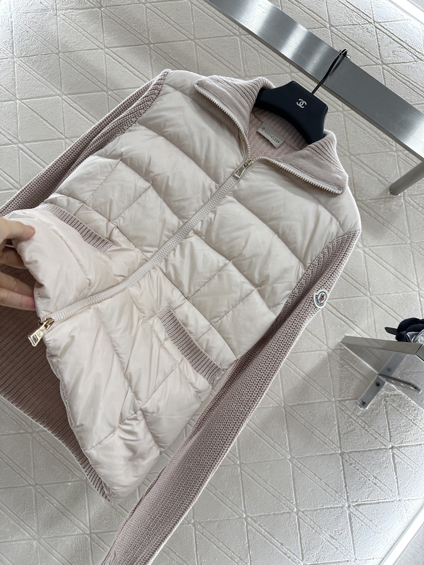 ♥Moncle*♥2025新品上架
      拼接拉链羽绒服
定制YB进口尼龙➕羊毛材质 其工艺还原 