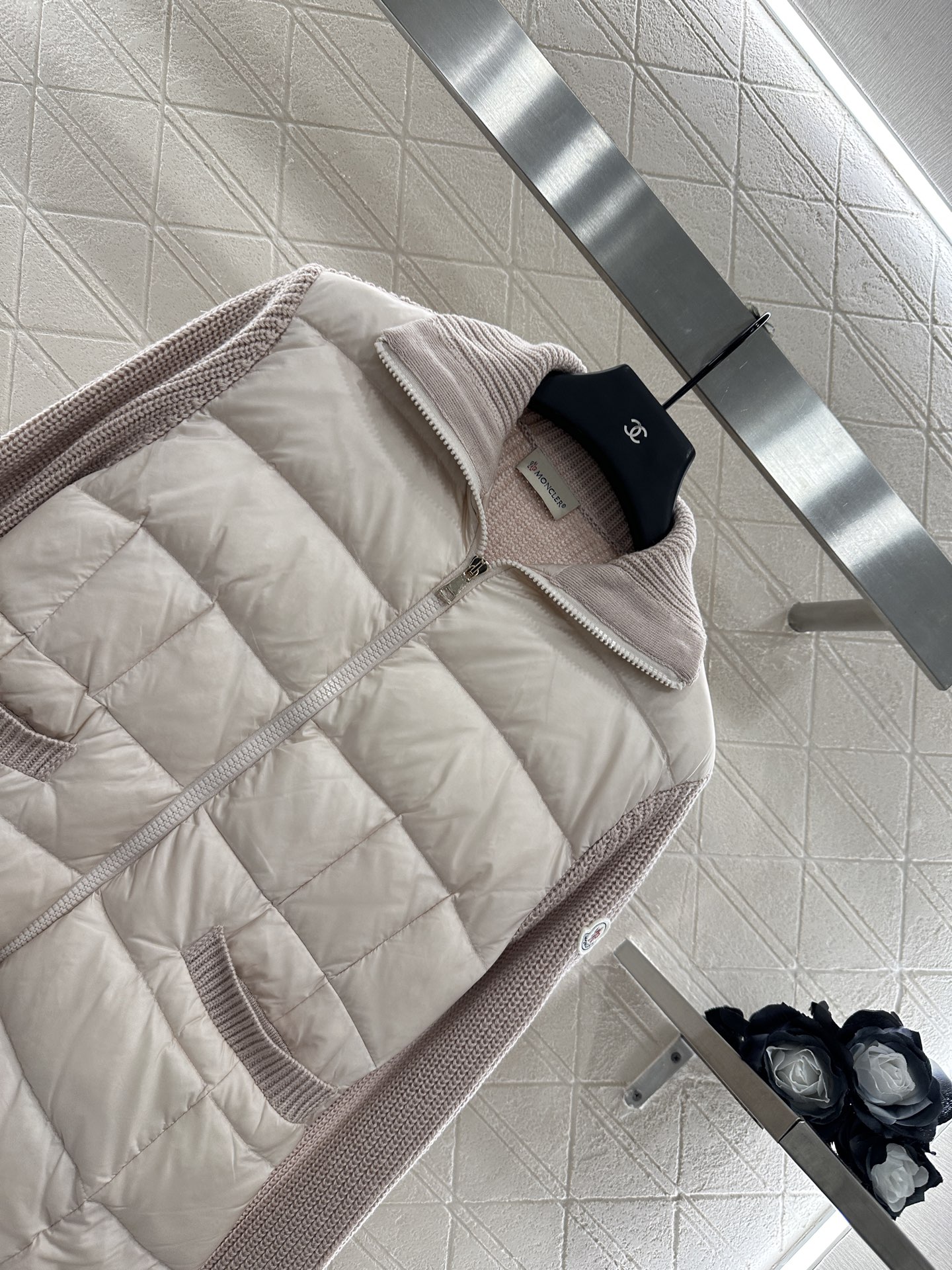 ♥Moncle*♥2025新品上架
      拼接拉链羽绒服
定制YB进口尼龙➕羊毛材质 其工艺还原 