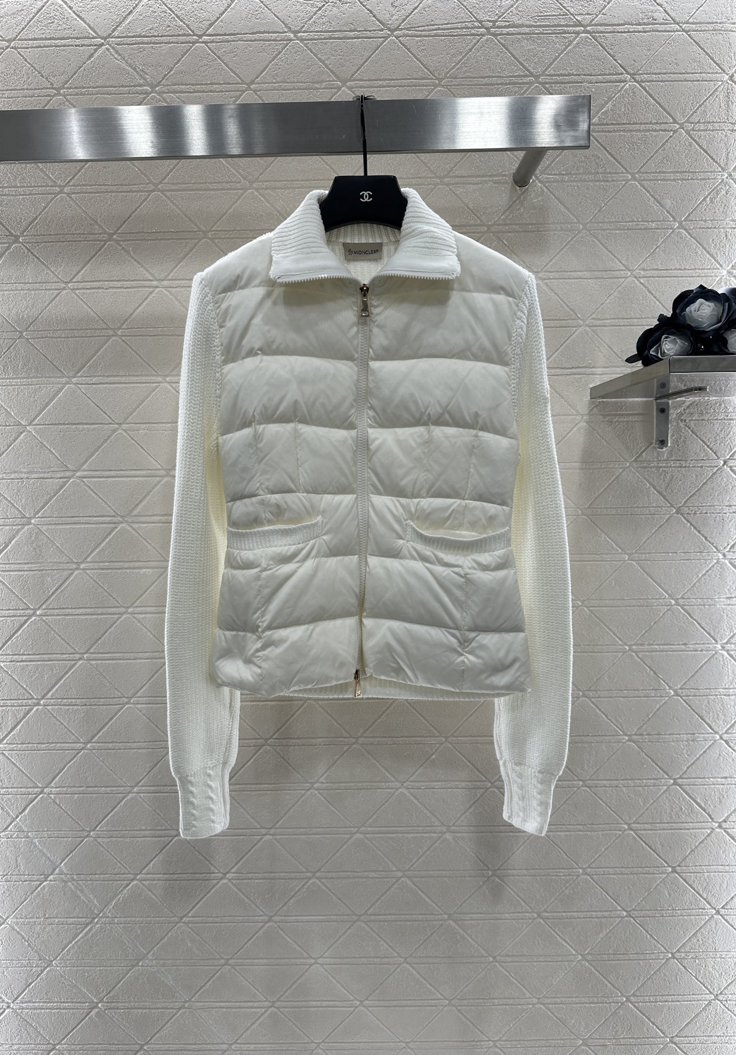 ♥Moncle*♥2025新品上架
      拼接拉链羽绒服
定制YB进口尼龙➕羊毛材质 其工艺还原 