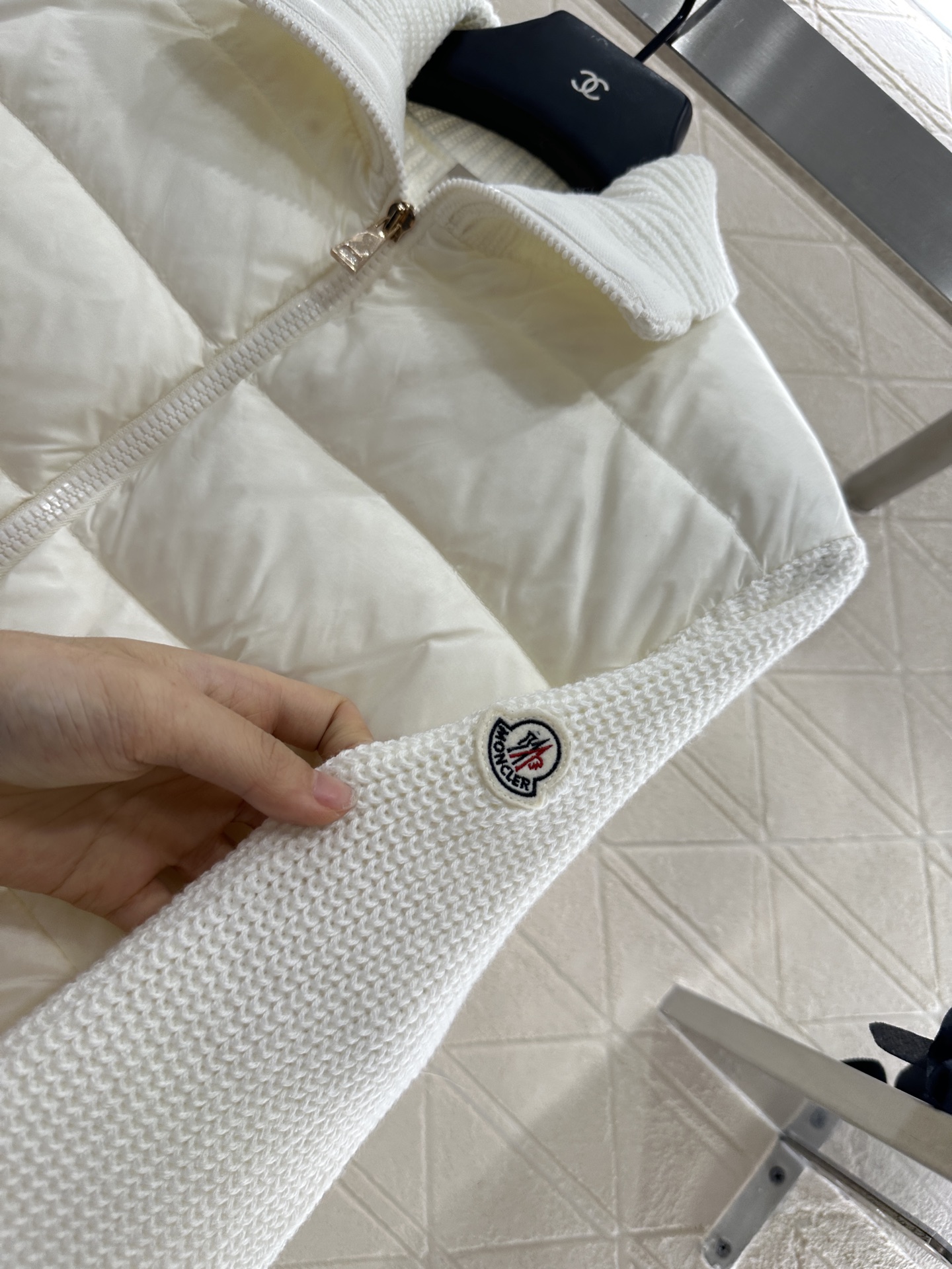 ♥Moncle*♥2025新品上架
      拼接拉链羽绒服
定制YB进口尼龙➕羊毛材质 其工艺还原 
