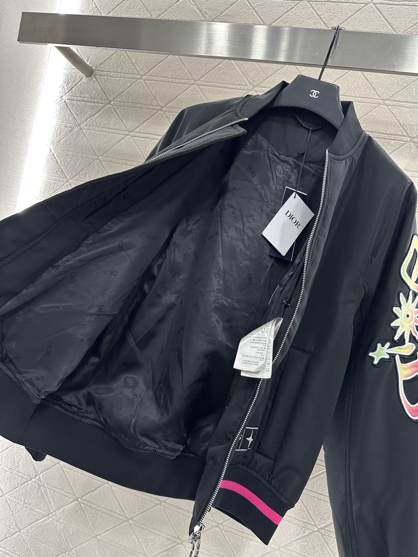 i1754781767630 1556 0 7