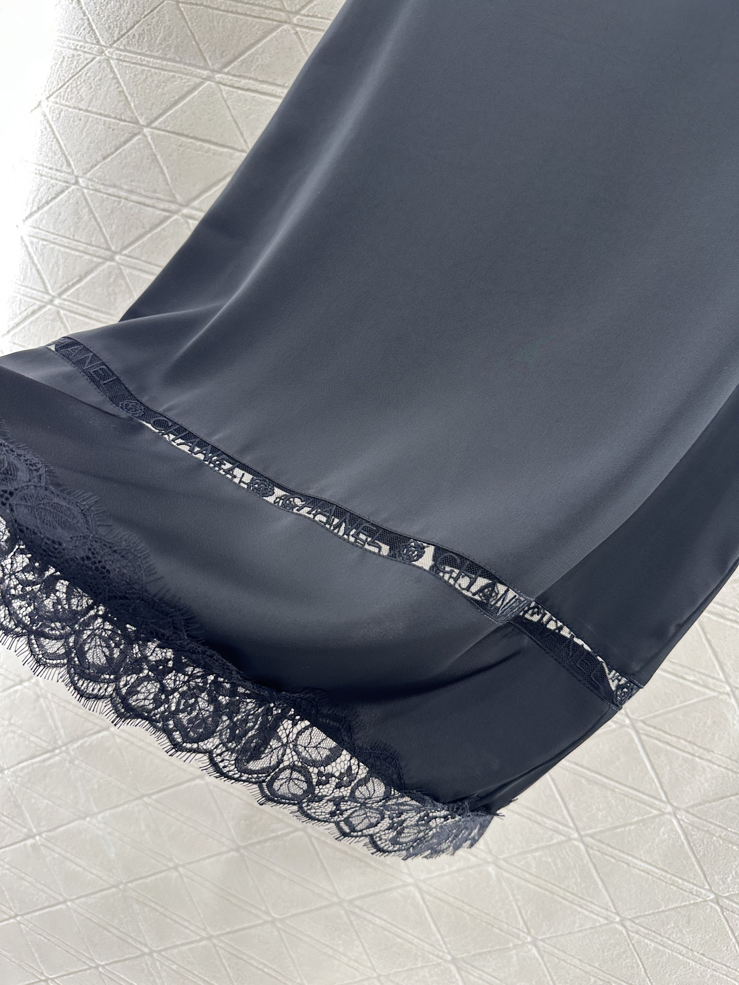 Chanel 2025 Lace Trim Silk Blend Midi Skirt - Elegant High Waist Design 6 i1754781934670 6435 0 5