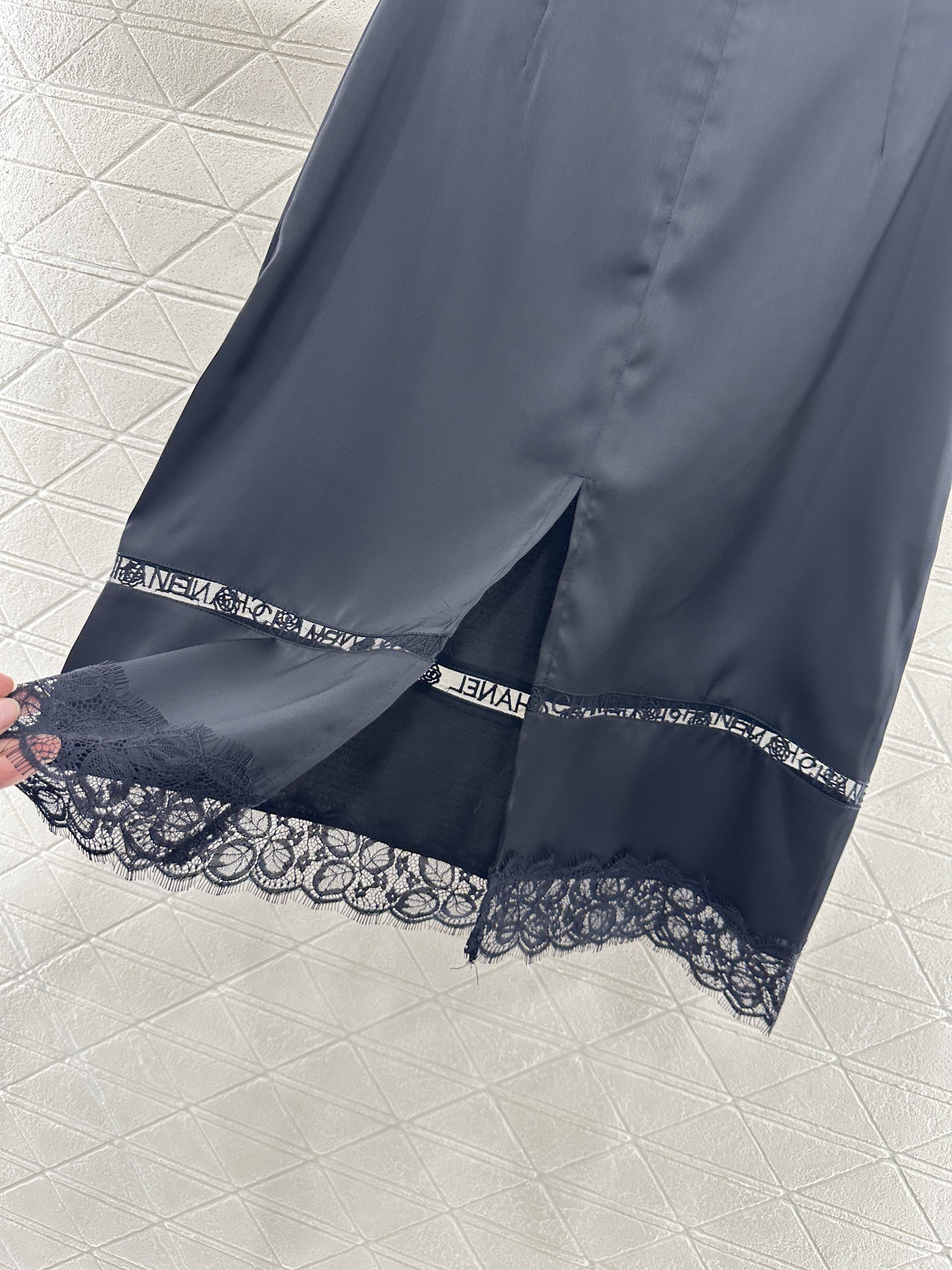 Chanel 2025 Lace Trim Silk Blend Midi Skirt - Elegant High Waist Design 7 i1754781934677 8006 0 6