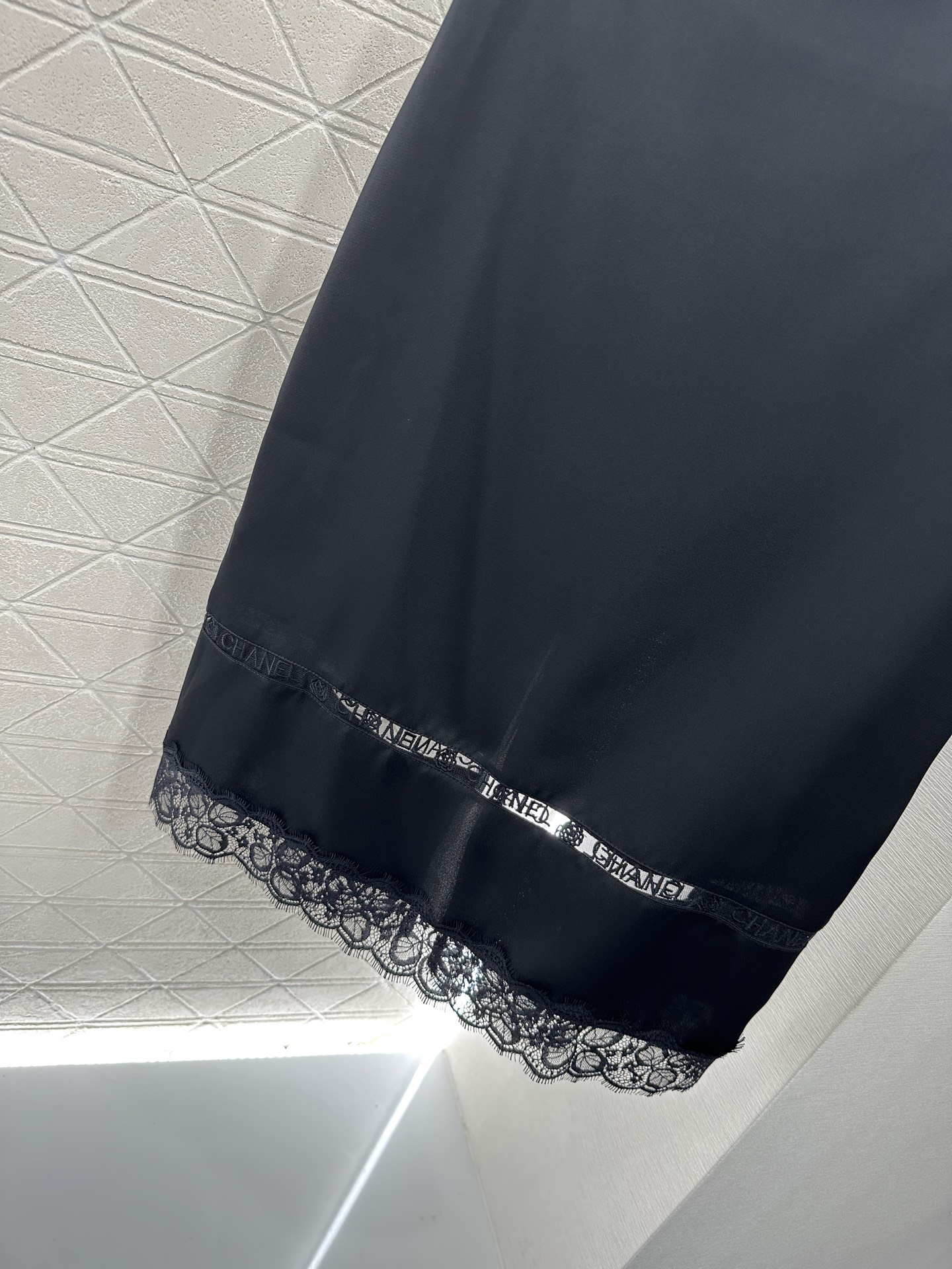 Chanel 2025 Lace Trim Silk Blend Midi Skirt - Elegant High Waist Design 4 i1754781934718 8724 0 3