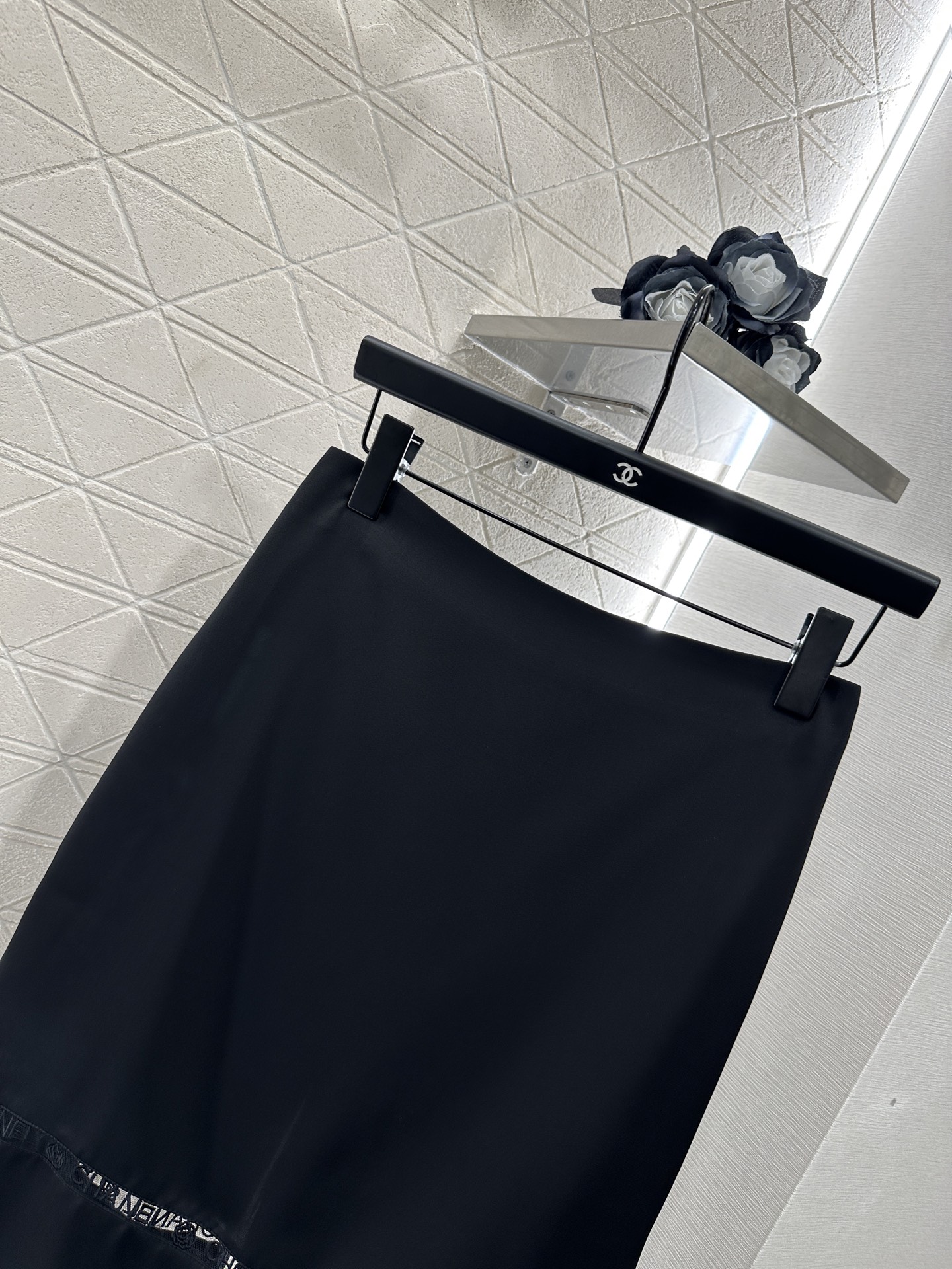 Chanel 2025 Lace Trim Silk Blend Midi Skirt - Elegant High Waist Design 3 i1754781934733 7567 0 2