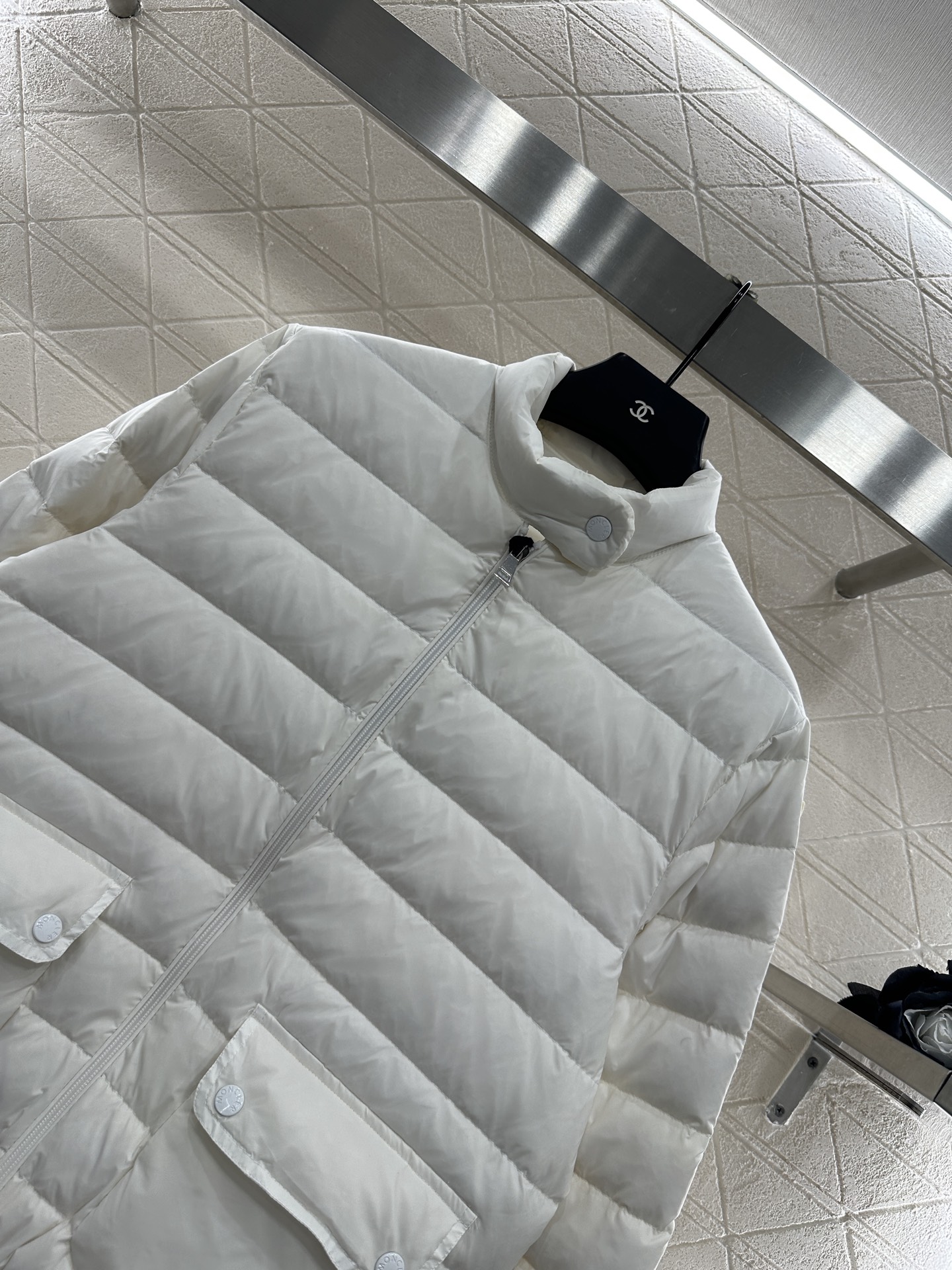 ♥Moncle*♥2025新品上架
    立领翻领薄款羽绒服
定制YB进口尼龙材质 其工艺还原 升级材