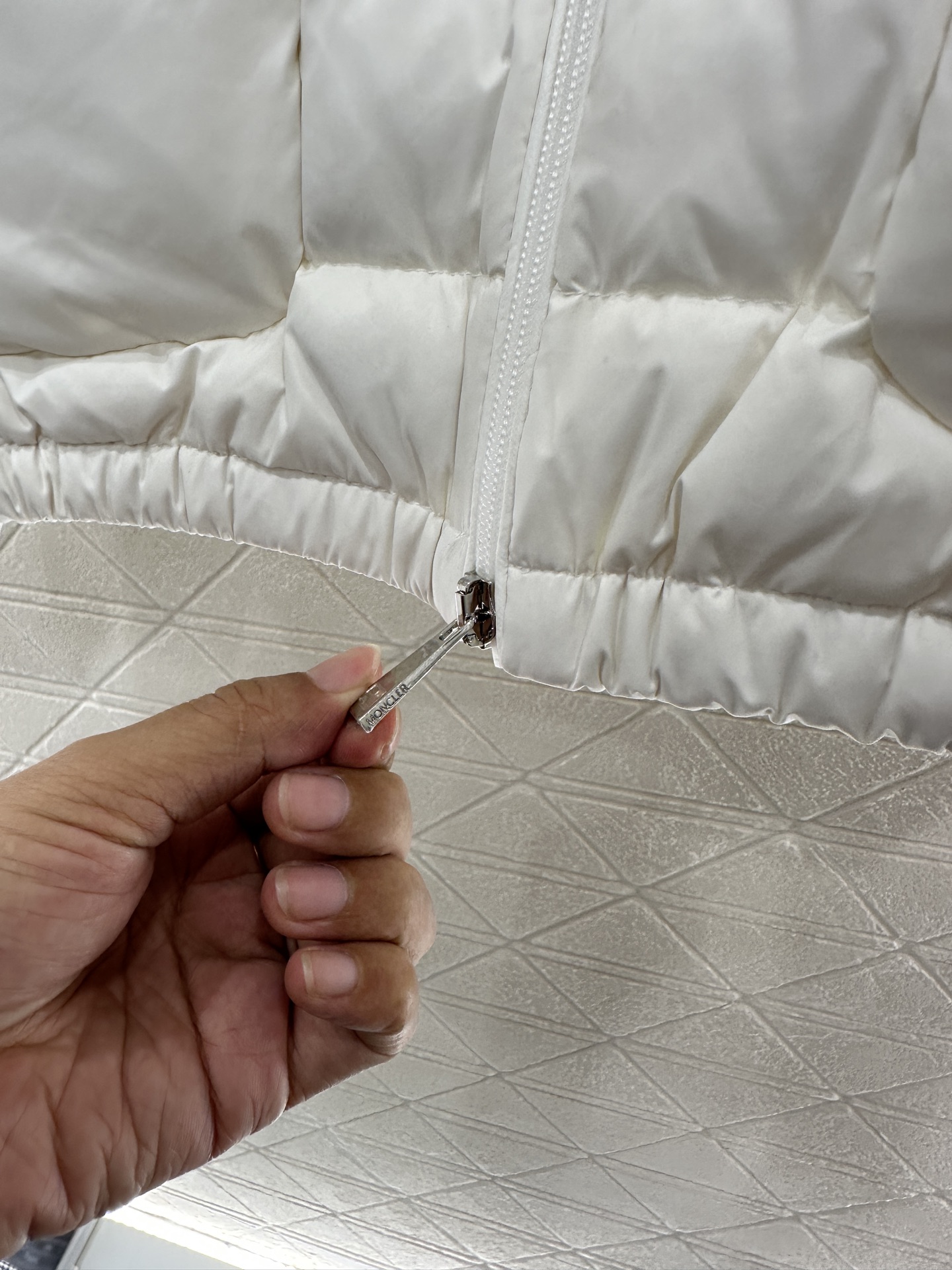 ♥Moncle*♥2025新品上架
    立领翻领薄款羽绒服
定制YB进口尼龙材质 其工艺还原 升级材