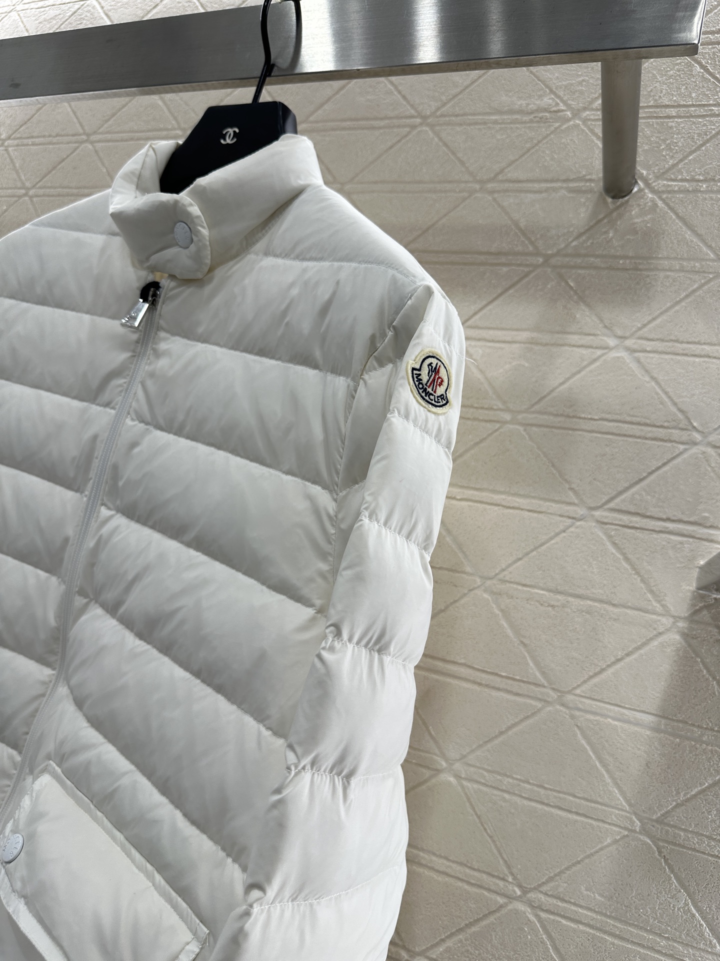 ♥Moncle*♥2025新品上架
    立领翻领薄款羽绒服
定制YB进口尼龙材质 其工艺还原 升级材