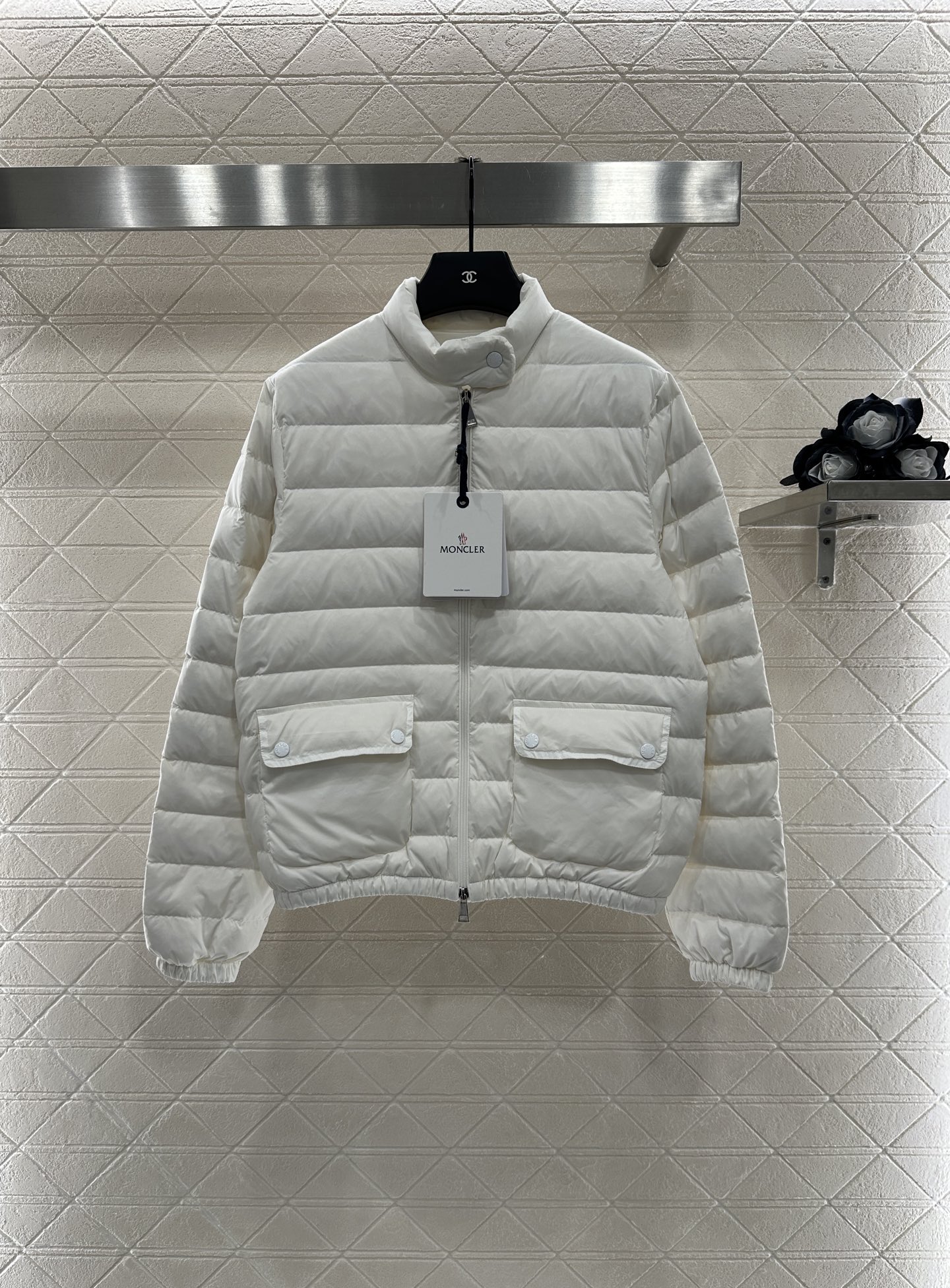 ♥Moncle*♥2025新品上架
    立领翻领薄款羽绒服
定制YB进口尼龙材质 其工艺还原 升级材