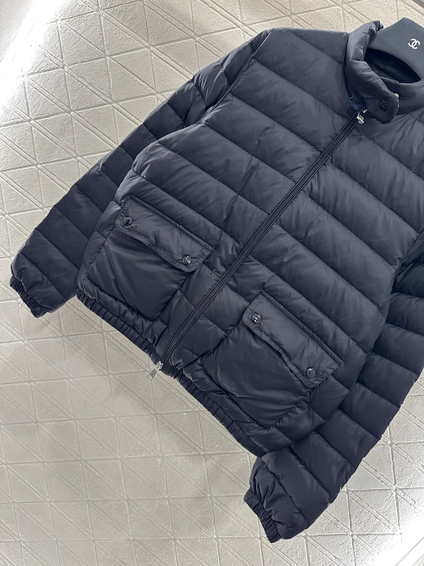 ♥Moncle*♥2025新品上架
    立领翻领薄款羽绒服
定制YB进口尼龙材质 其工艺还原 升级材