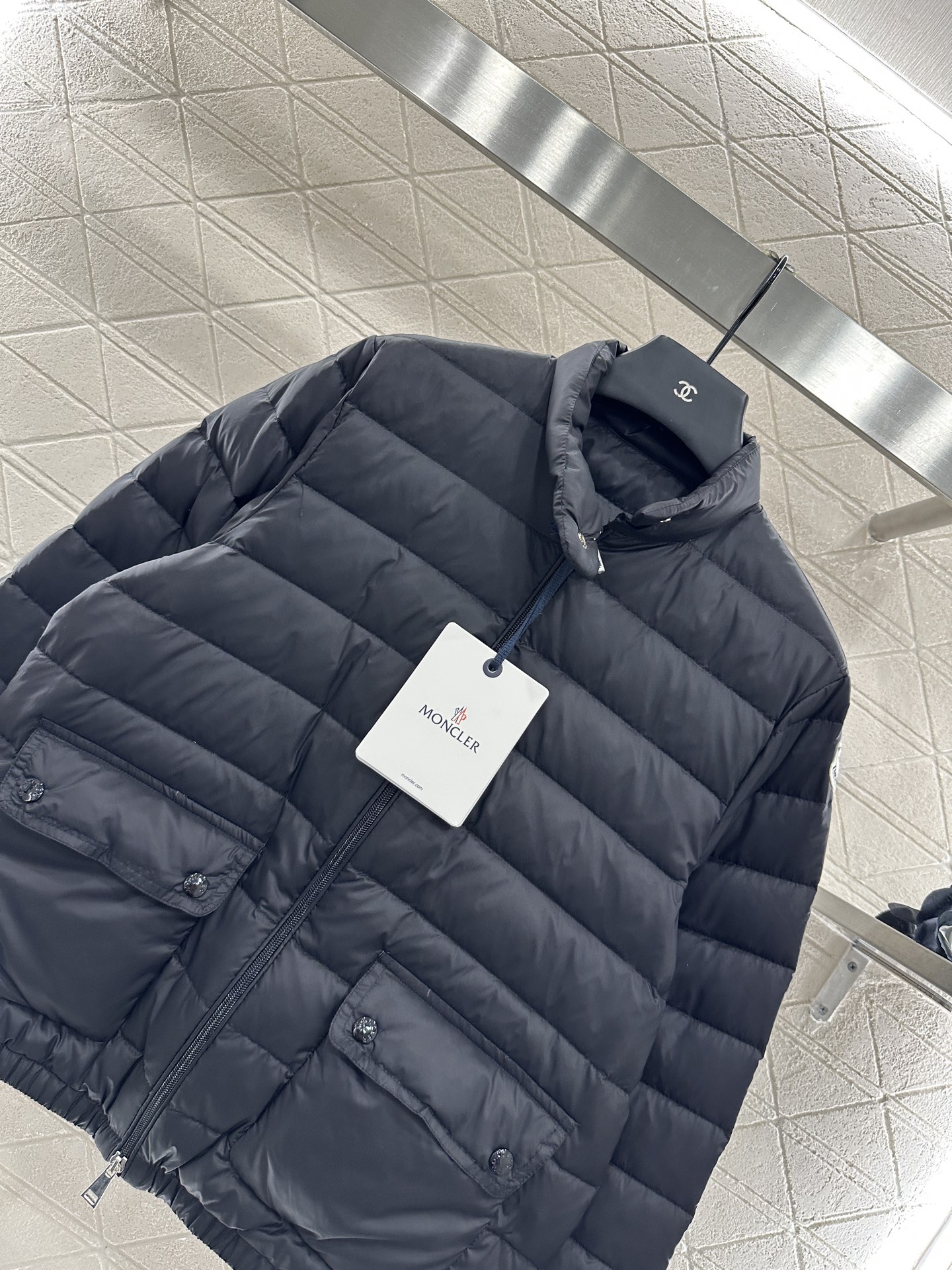 ♥Moncle*♥2025新品上架
    立领翻领薄款羽绒服
定制YB进口尼龙材质 其工艺还原 升级材