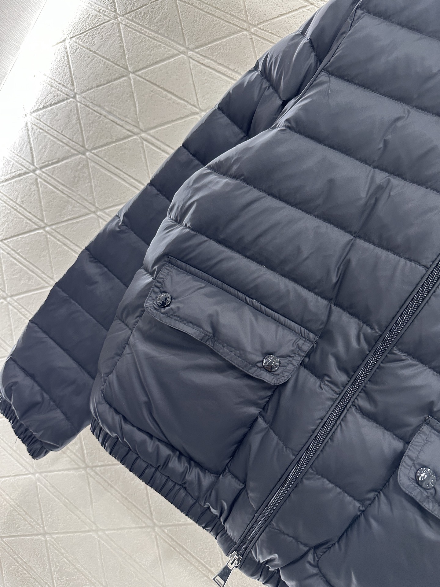 ♥Moncle*♥2025新品上架
    立领翻领薄款羽绒服
定制YB进口尼龙材质 其工艺还原 升级材