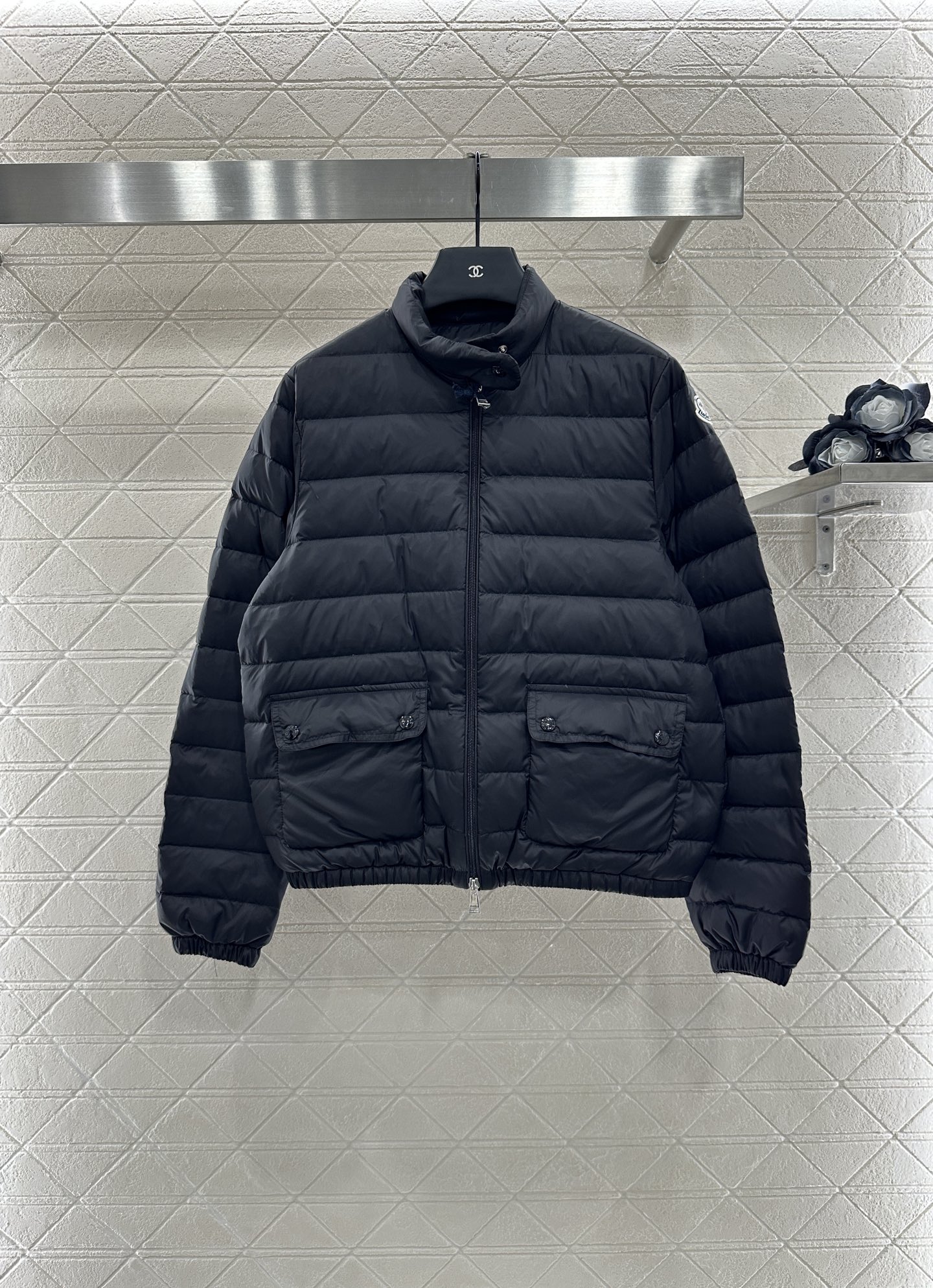 ♥Moncle*♥2025新品上架
    立领翻领薄款羽绒服
定制YB进口尼龙材质 其工艺还原 升级材