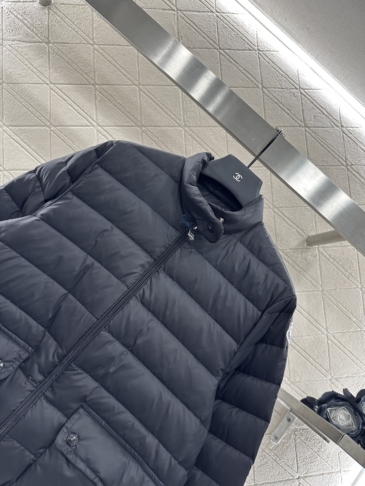 ♥Moncle*♥2025新品上架
    立领翻领薄款羽绒服
定制YB进口尼龙材质 其工艺还原 升级材