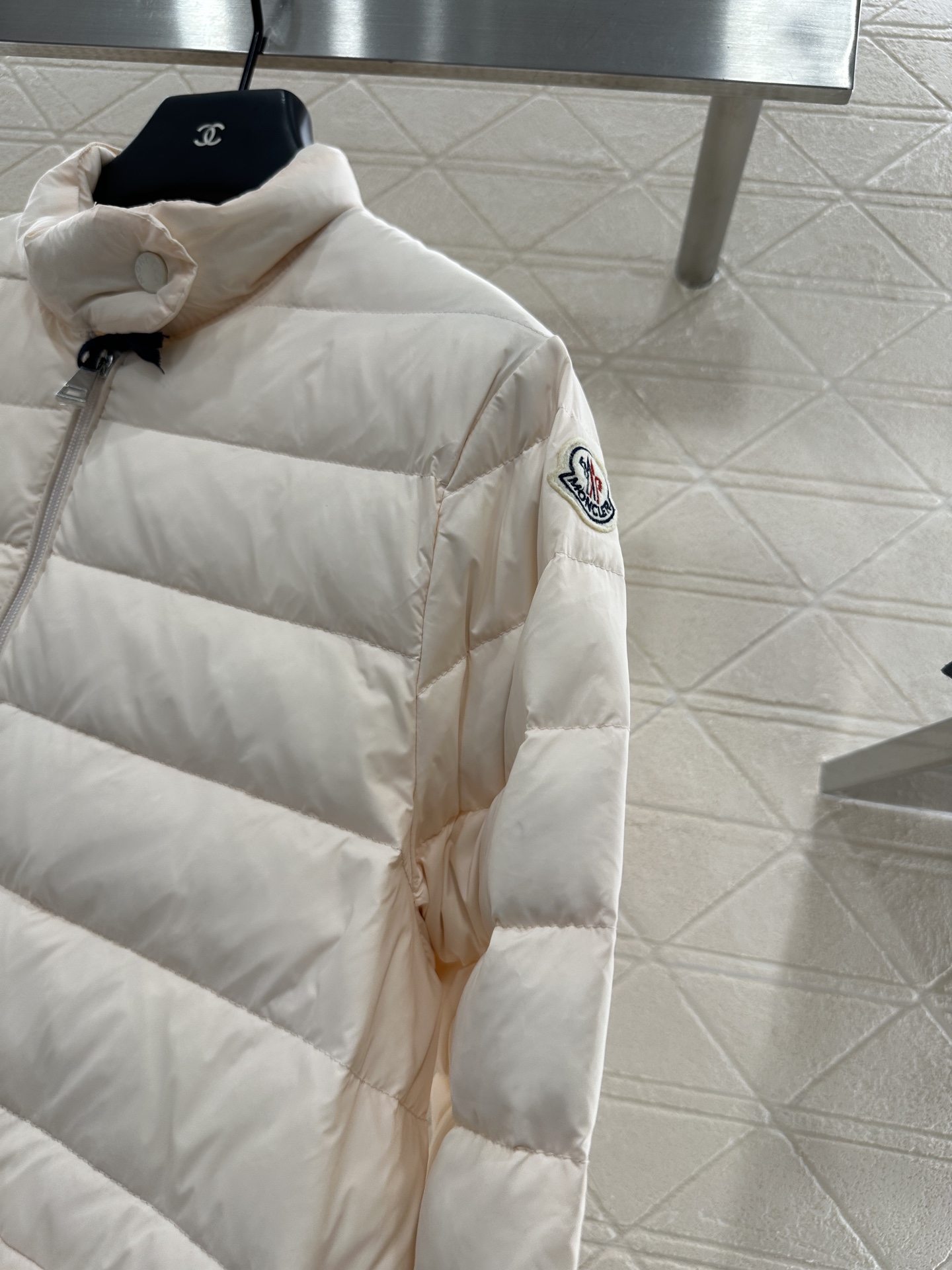 ♥Moncle*♥2025新品上架
    立领翻领薄款羽绒服
定制YB进口尼龙材质 其工艺还原 升级材