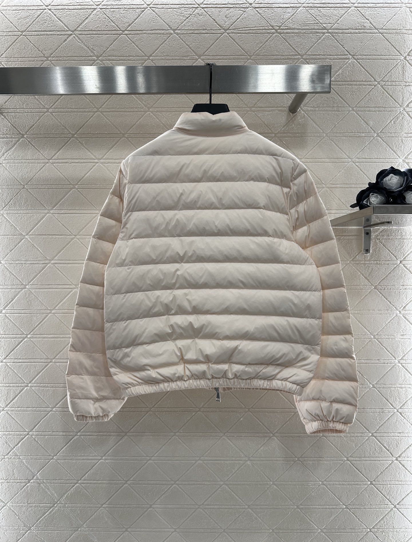 ♥Moncle*♥2025新品上架
    立领翻领薄款羽绒服
定制YB进口尼龙材质 其工艺还原 升级材