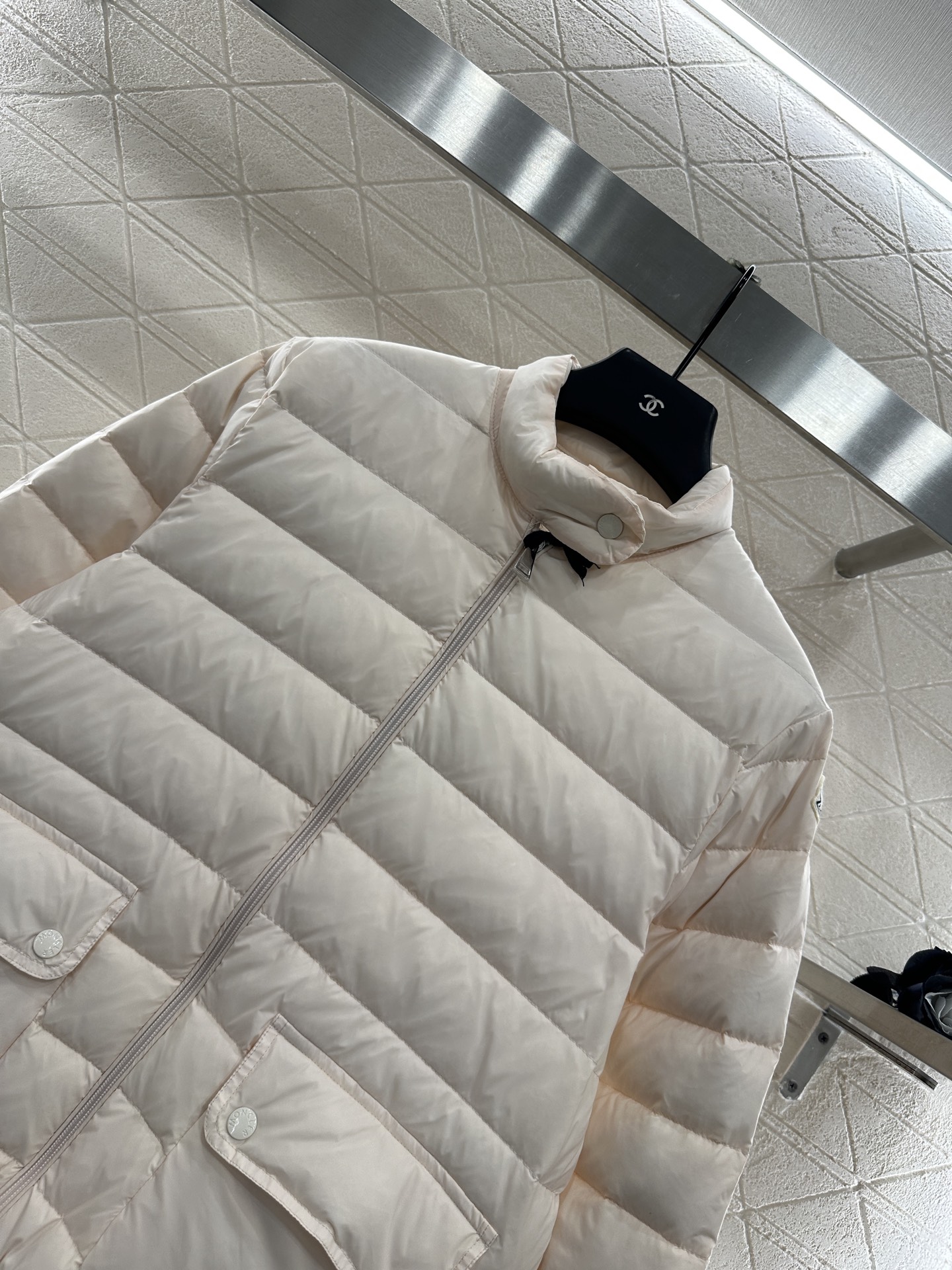 ♥Moncle*♥2025新品上架
    立领翻领薄款羽绒服
定制YB进口尼龙材质 其工艺还原 升级材