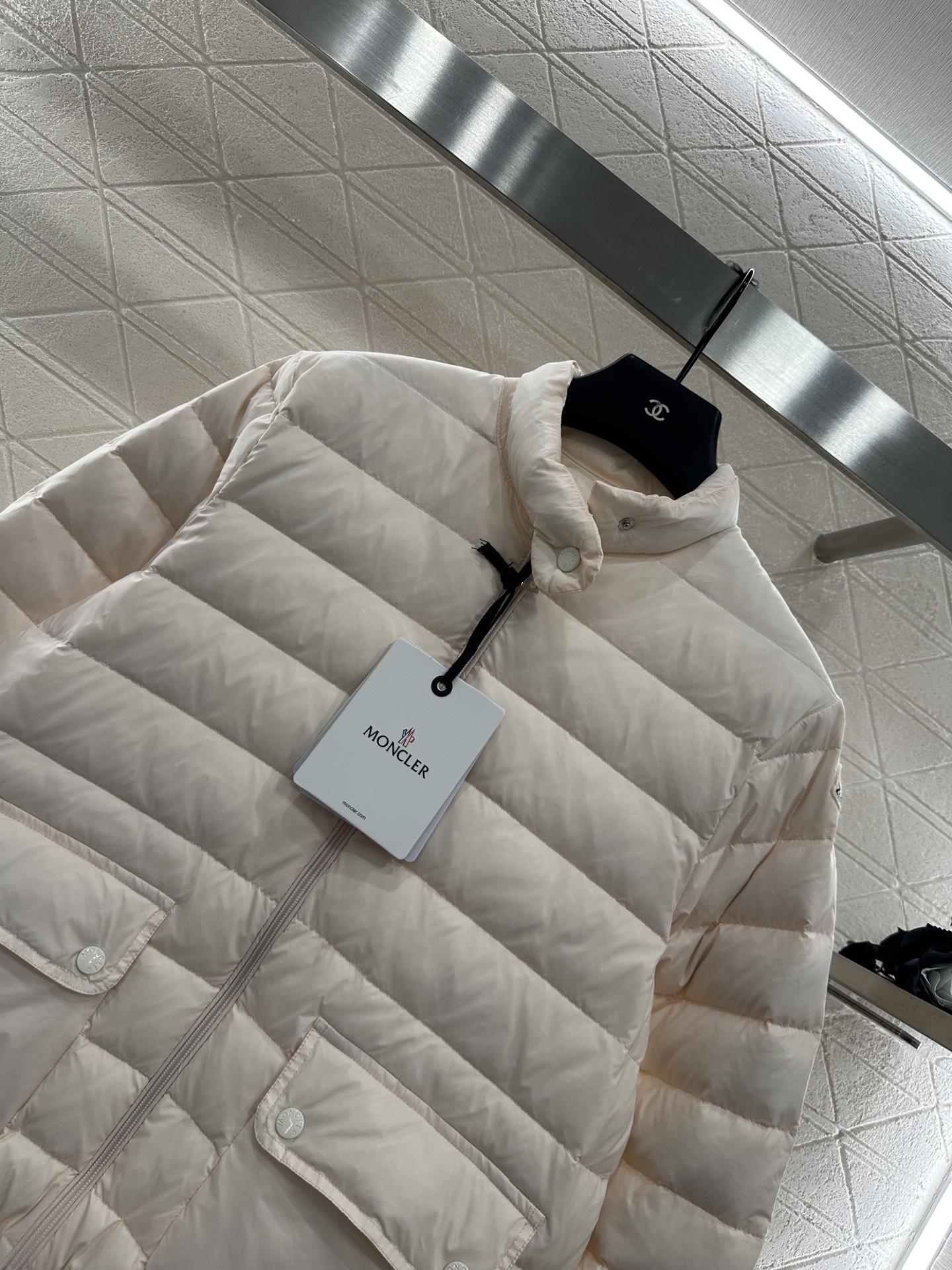 ♥Moncle*♥2025新品上架
    立领翻领薄款羽绒服
定制YB进口尼龙材质 其工艺还原 升级材