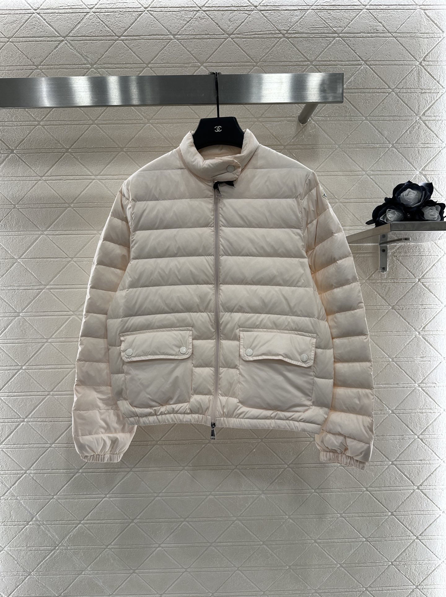 ♥Moncle*♥2025新品上架
    立领翻领薄款羽绒服
定制YB进口尼龙材质 其工艺还原 升级材