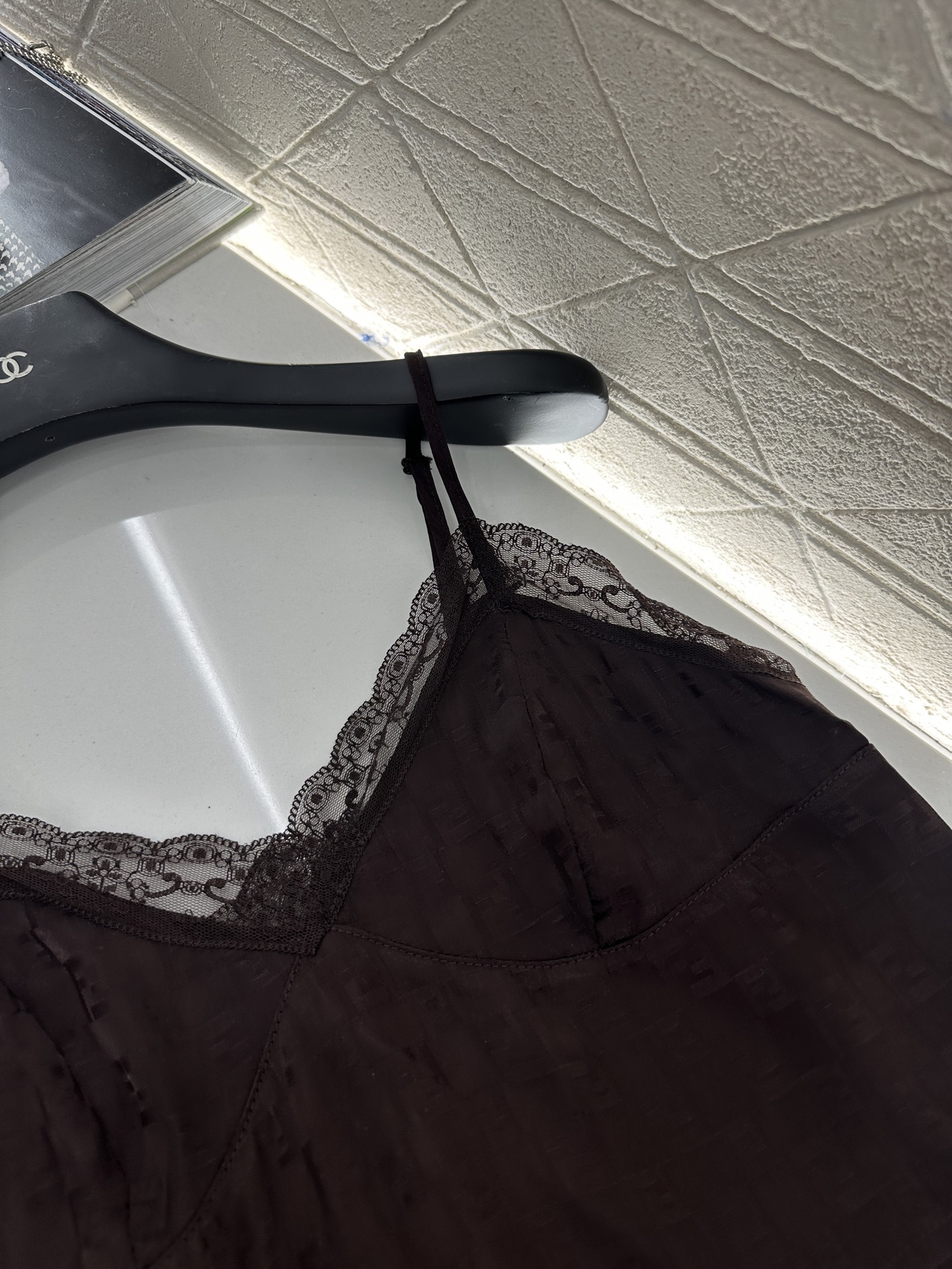 Title: High-Quality Lace Half-Skirt with Customizable Floral Design Summary: Semi-skirt P624 with lace, customizable YB import flowers, F-letter logo, and skin-skimming fit - 图片 4