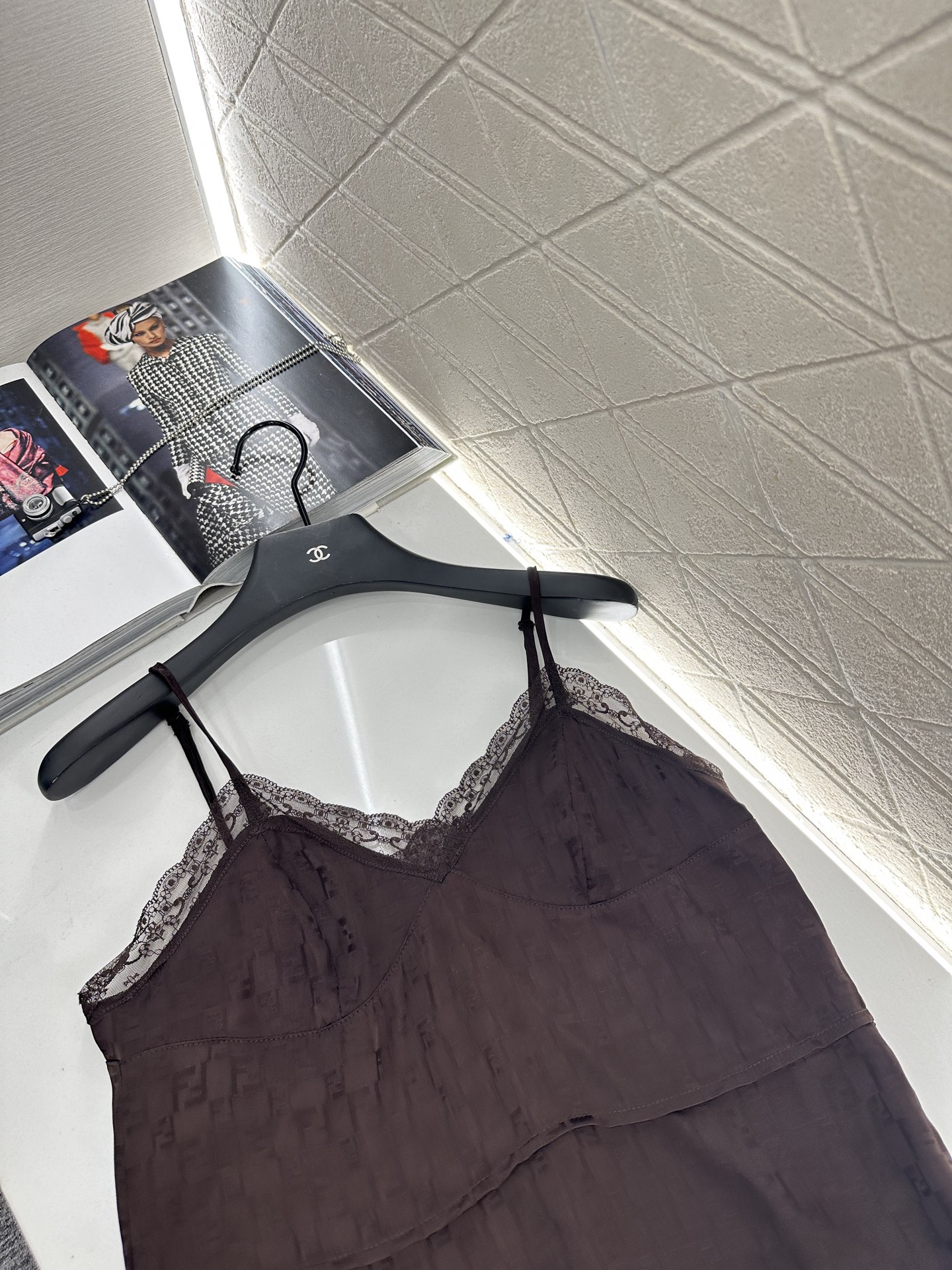 Title: High-Quality Lace Half-Skirt with Customizable Floral Design Summary: Semi-skirt P624 with lace, customizable YB import flowers, F-letter logo, and skin-skimming fit - 图片 3