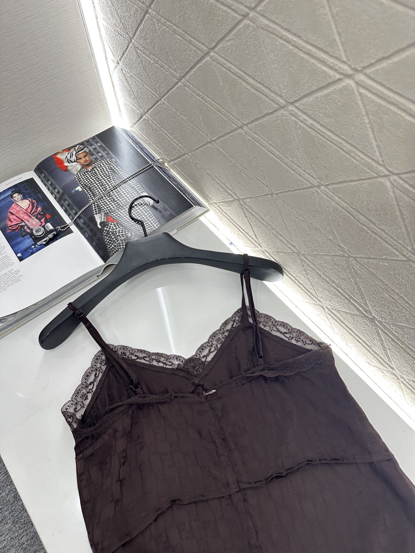 Title: High-Quality Lace Half-Skirt with Customizable Floral Design Summary: Semi-skirt P624 with lace, customizable YB import flowers, F-letter logo, and skin-skimming fit - 图片 6