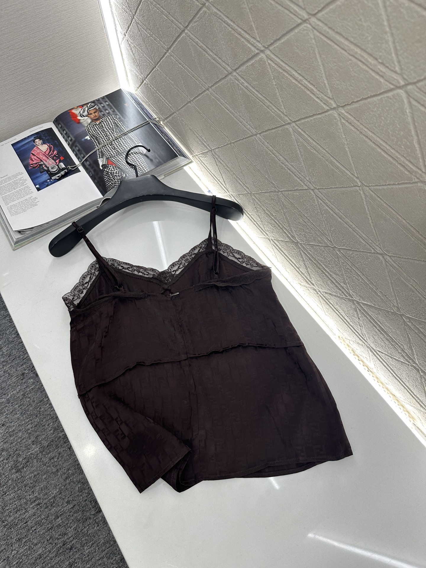 Title: High-Quality Lace Half-Skirt with Customizable Floral Design Summary: Semi-skirt P624 with lace, customizable YB import flowers, F-letter logo, and skin-skimming fit - 图片 2