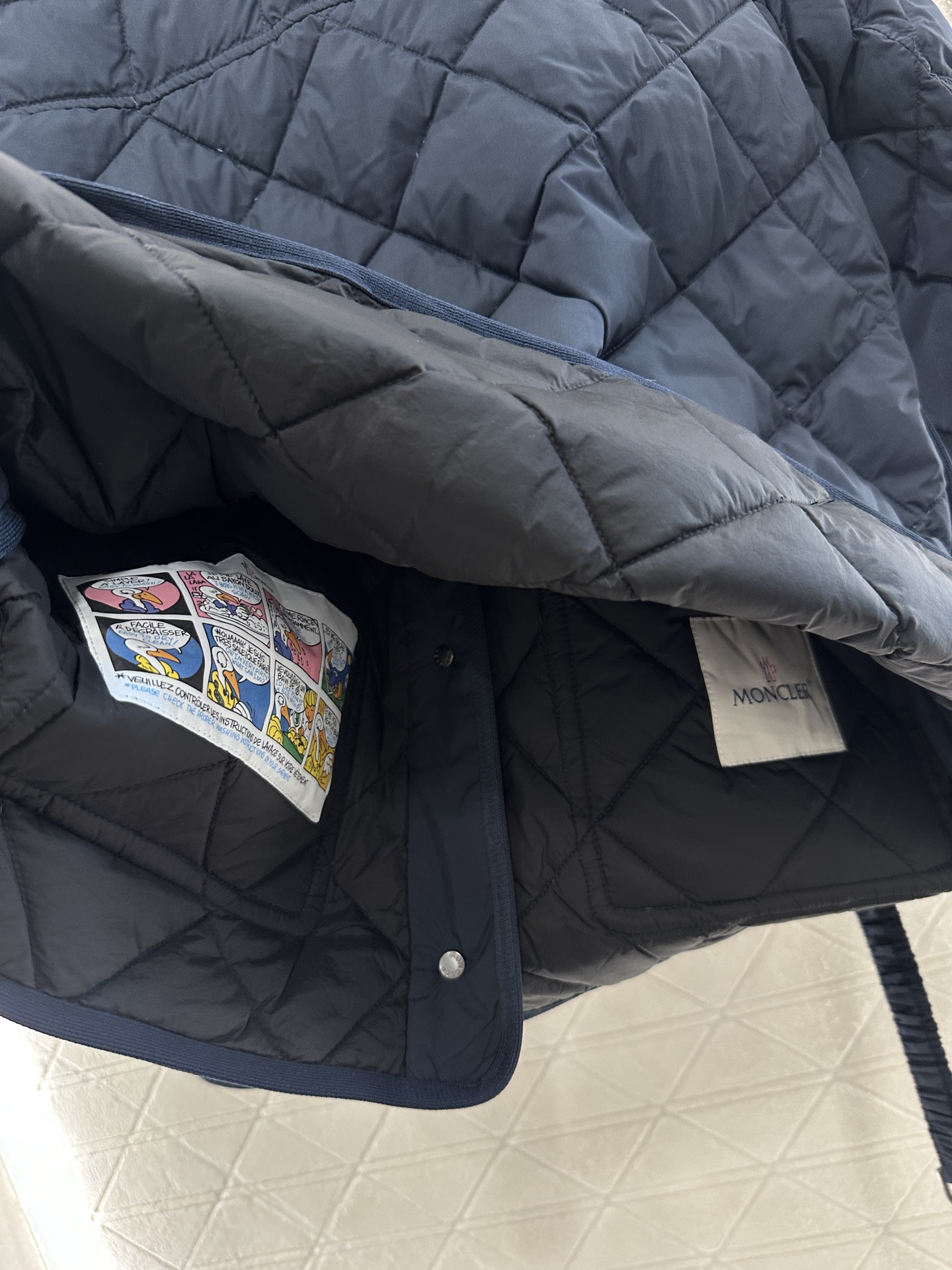 ♥Moncle*♥2025新品上架
     两穿拆卸翻领羽绒服
定制YB进口亮面防风防水尼龙材质 通体