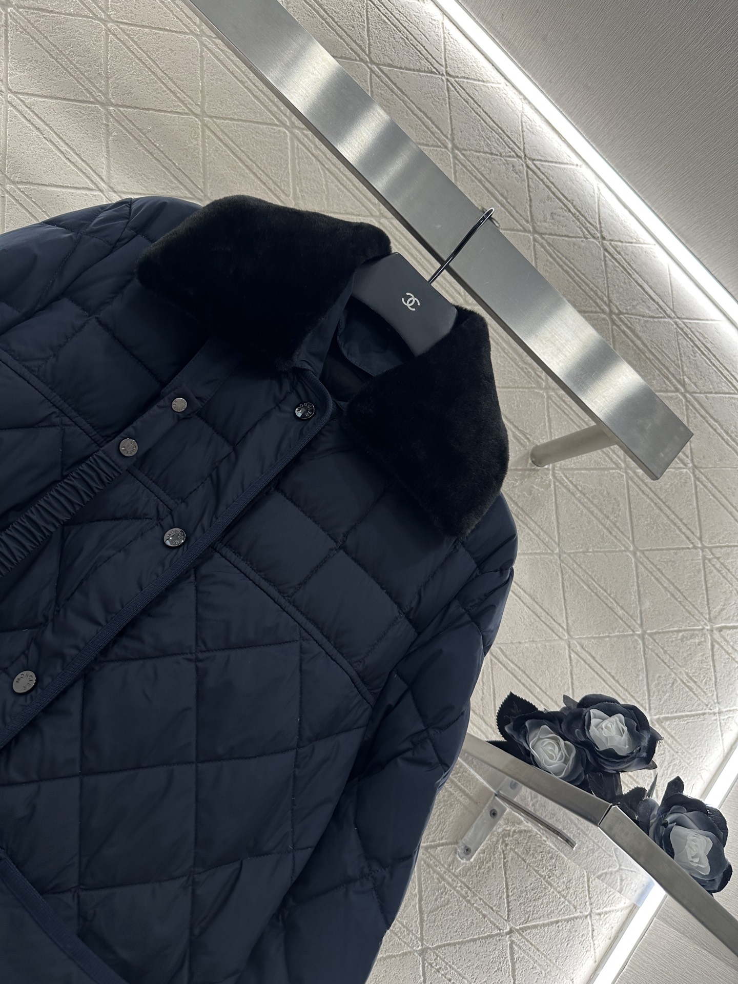 ♥Moncle*♥2025新品上架
     两穿拆卸翻领羽绒服
定制YB进口亮面防风防水尼龙材质 通体