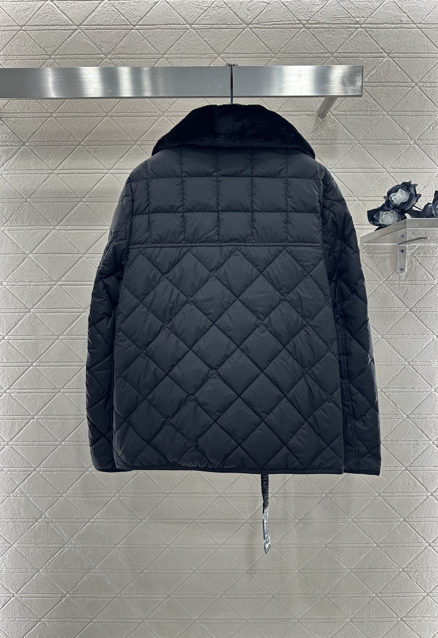 ♥Moncle*♥2025新品上架
     两穿拆卸翻领羽绒服
定制YB进口亮面防风防水尼龙材质 通体