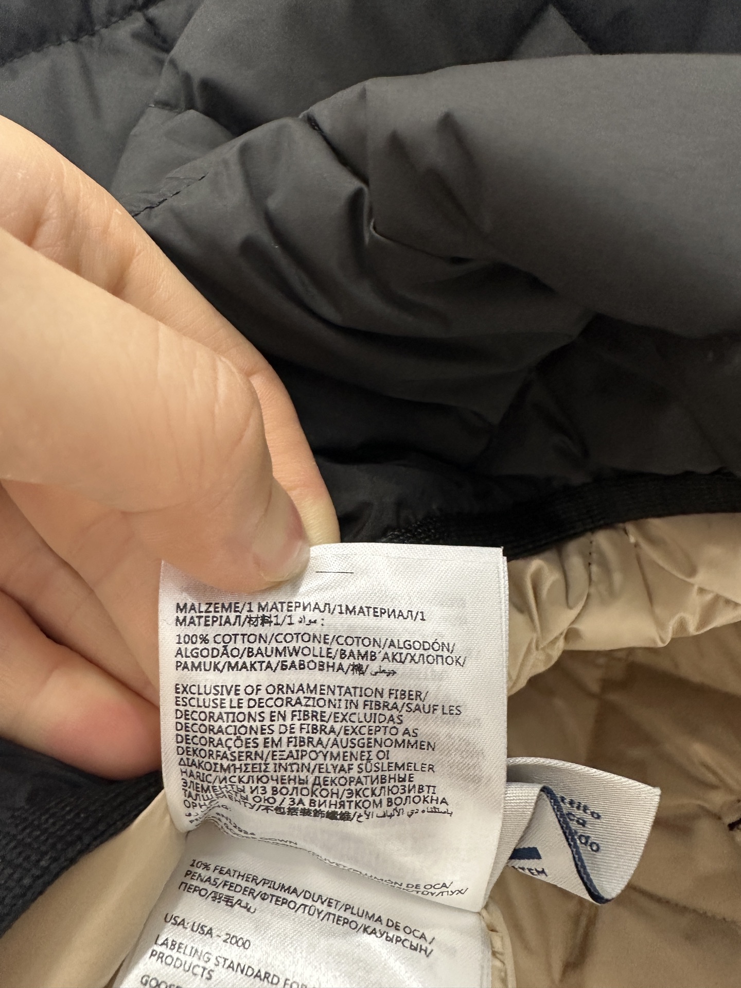 ♥Moncle*♥2025新品上架
     两穿拆卸翻领羽绒服
定制YB进口亮面防风防水尼龙材质 通体