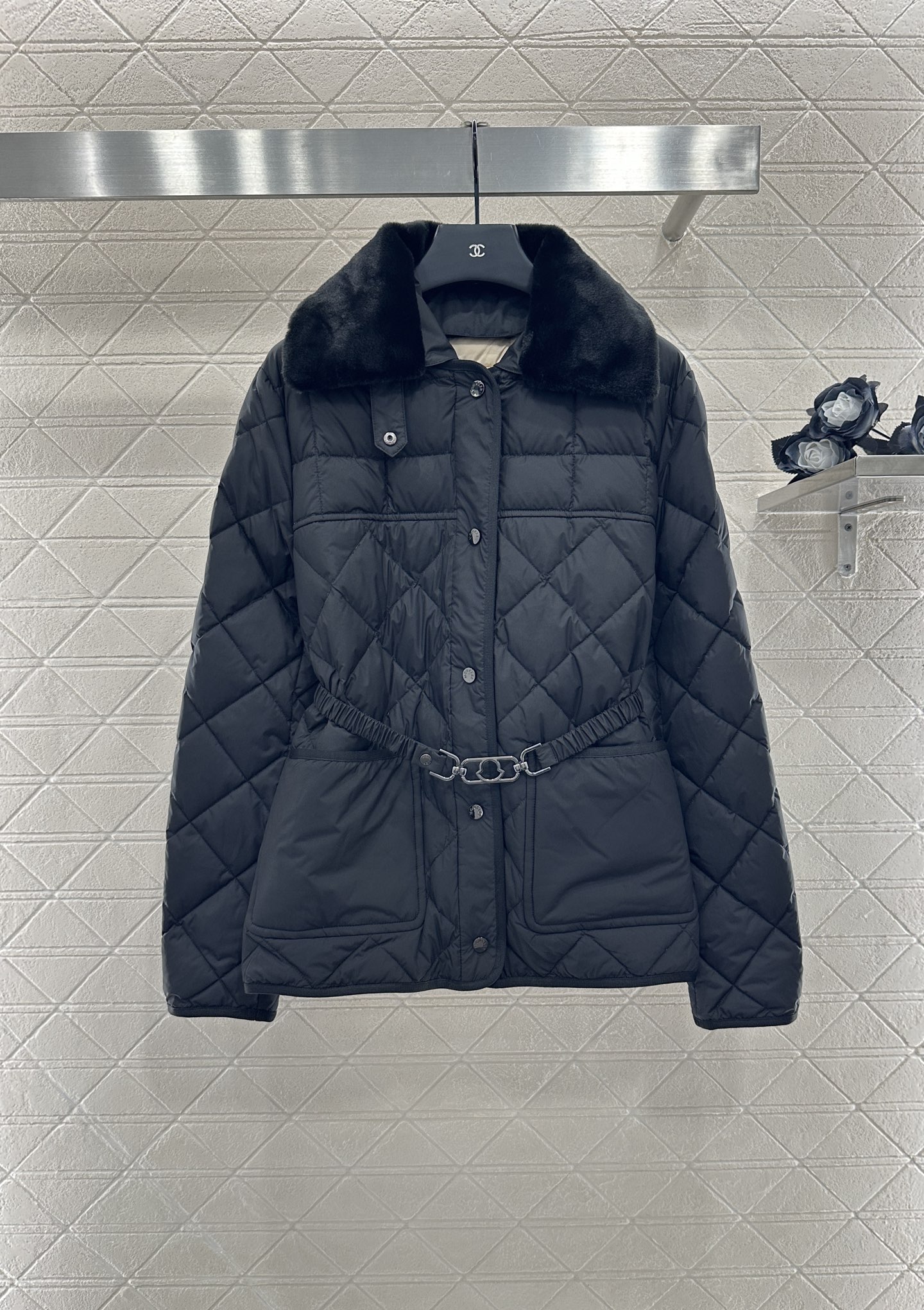 ♥Moncle*♥2025新品上架
     两穿拆卸翻领羽绒服
定制YB进口亮面防风防水尼龙材质 通体