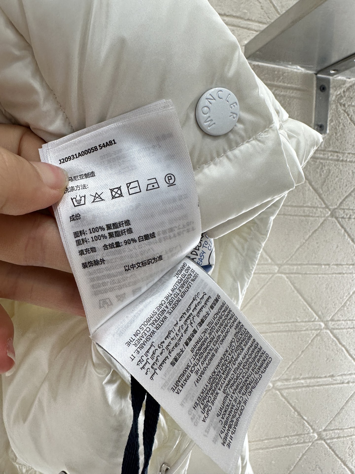 ♥Moncle*♥2025新品上架
      立领翻领薄款羽绒服
定制YB进口尼龙材质 其工艺还原 升