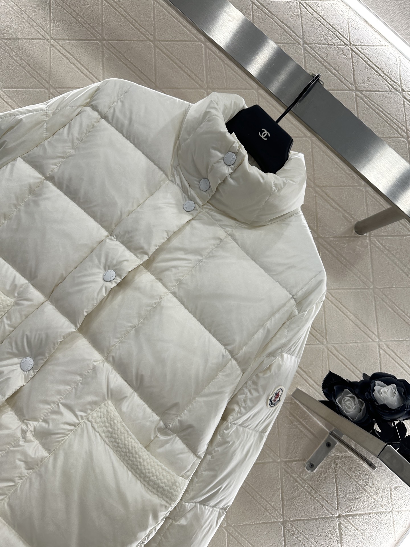 ♥Moncle*♥2025新品上架
      立领翻领薄款羽绒服
定制YB进口尼龙材质 其工艺还原 升