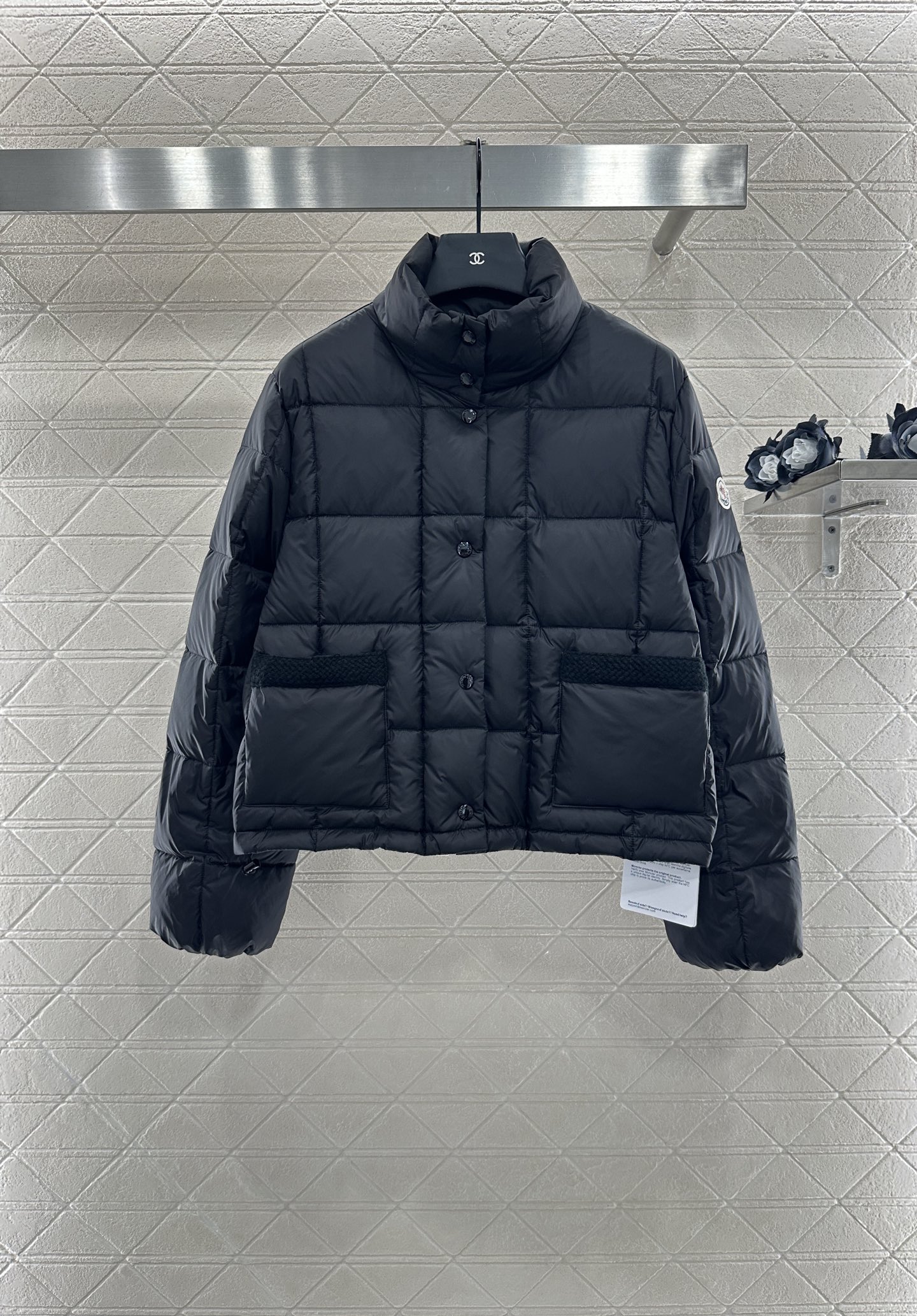 ♥Moncle*♥2025新品上架
      立领翻领薄款羽绒服
定制YB进口尼龙材质 其工艺还原 升