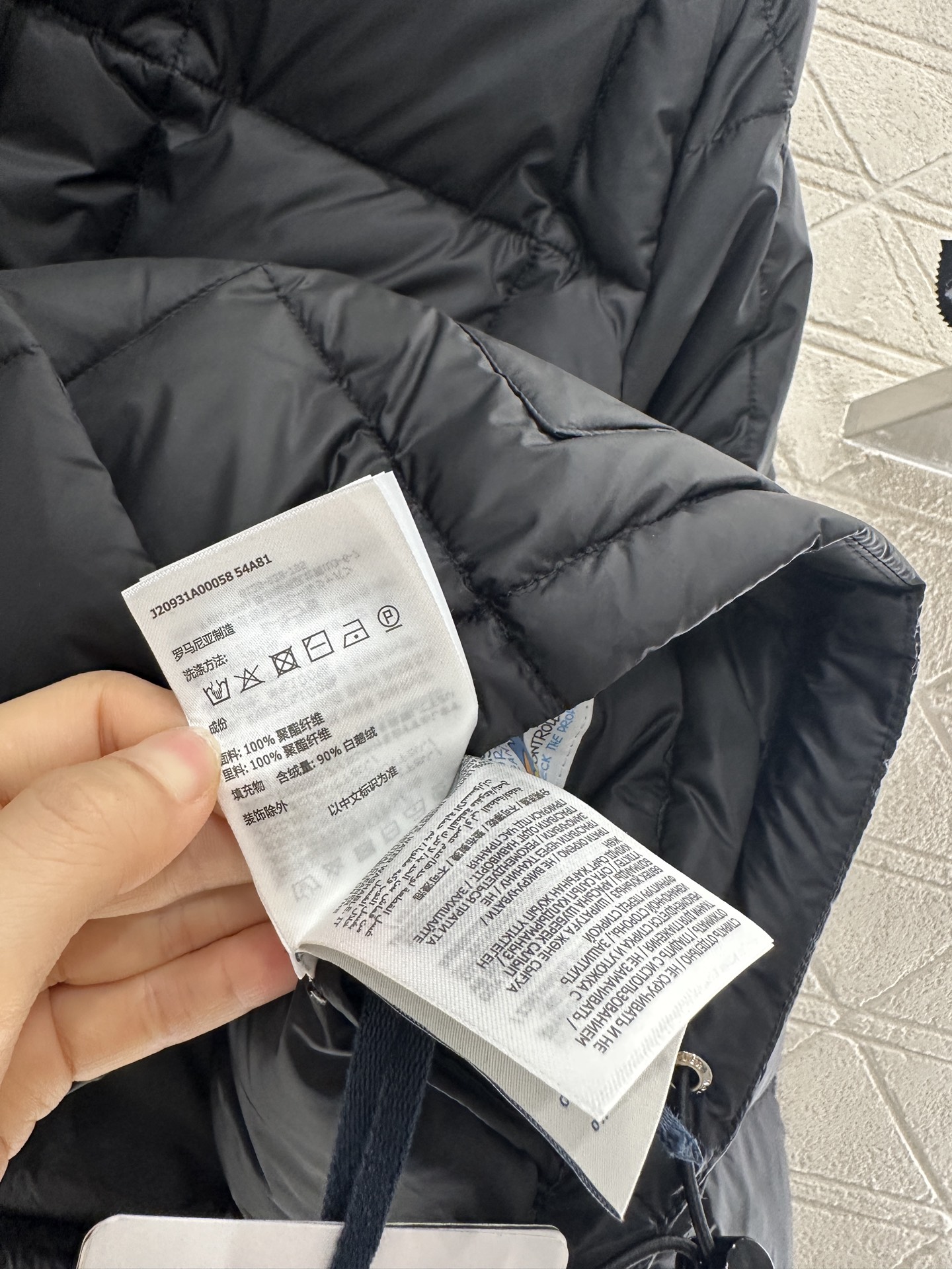 ♥Moncle*♥2025新品上架
      立领翻领薄款羽绒服
定制YB进口尼龙材质 其工艺还原 升
