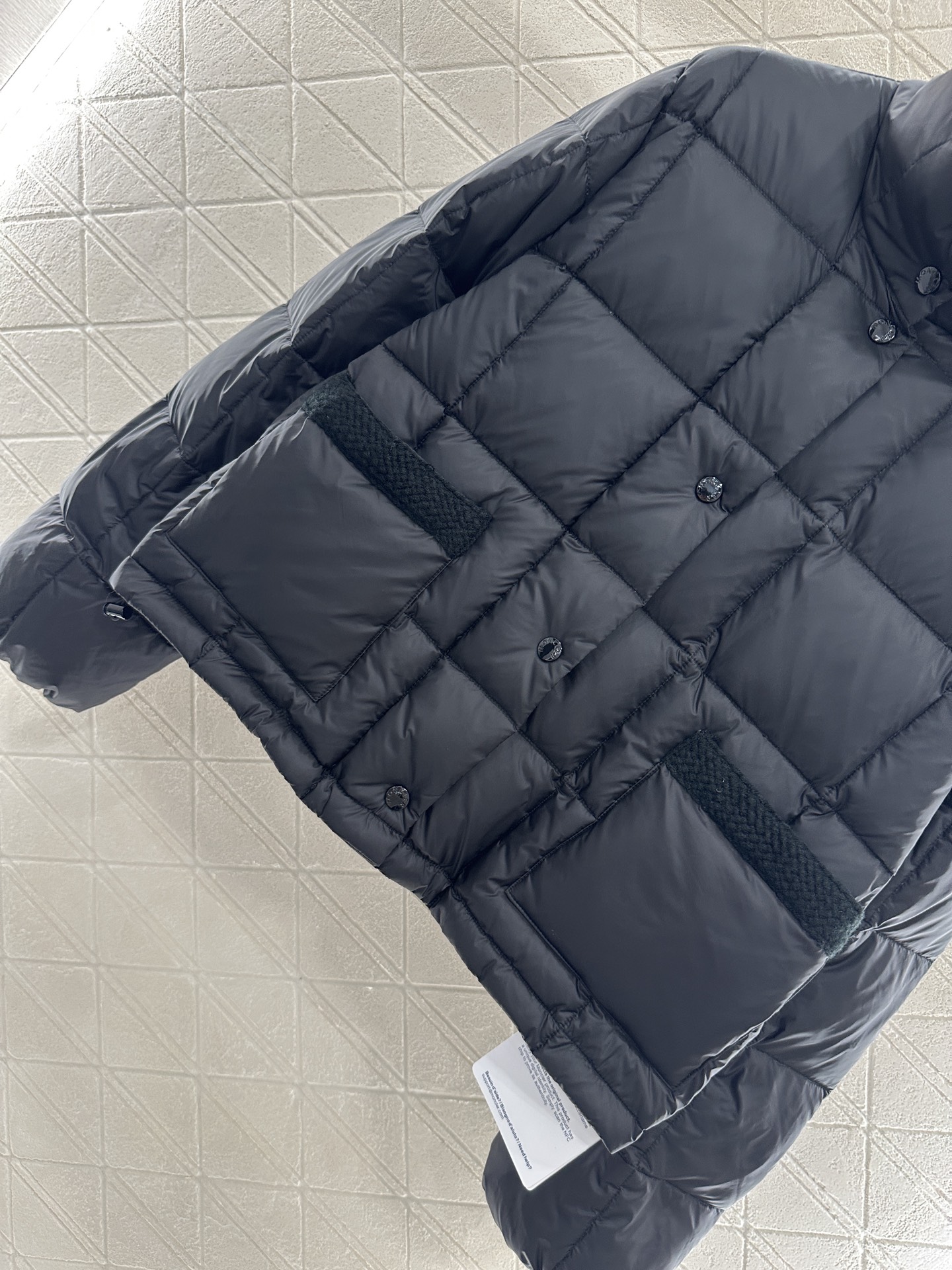 ♥Moncle*♥2025新品上架
      立领翻领薄款羽绒服
定制YB进口尼龙材质 其工艺还原 升