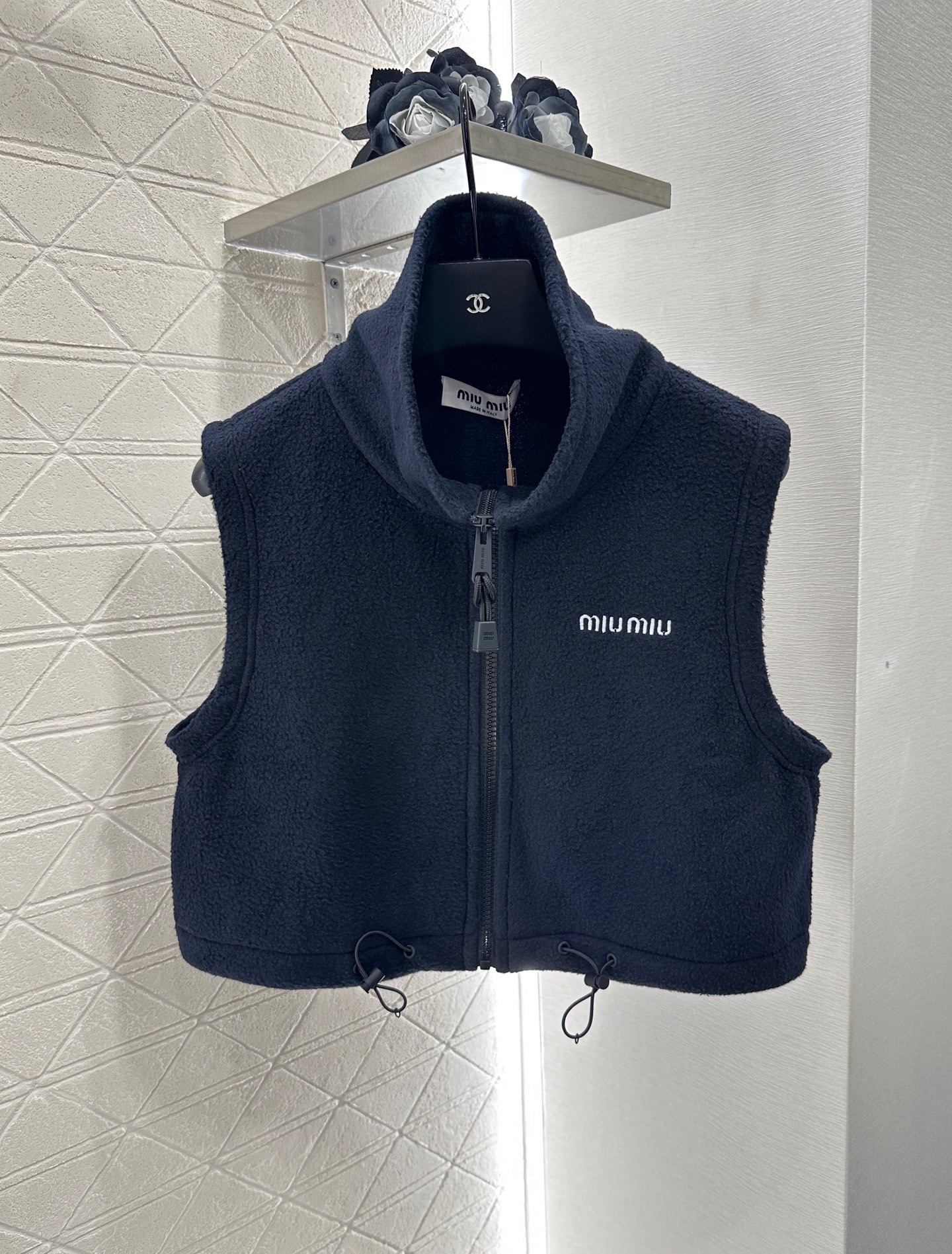 ♥Miumi♥2025新品上架
   摇粒绒拉链羽绒马甲
定制YB进口摇粒绒材质 质感柔软舒适 亲肤保暖
