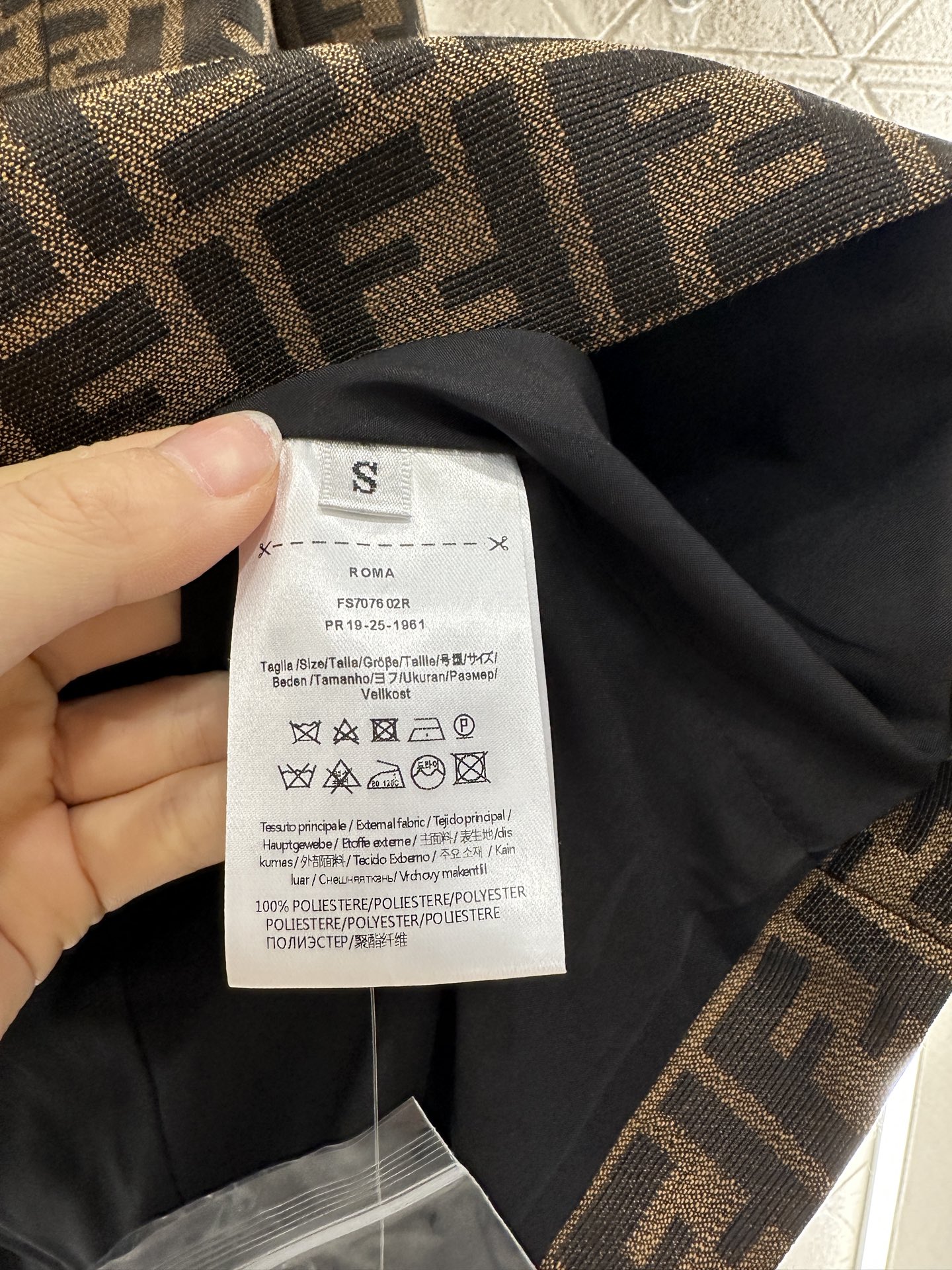 “High-Quality Women’s Suit with Fend*2025 Bouquet Design and Custom Flower Material – Retrofitted Oversized Suit” - 图片 8