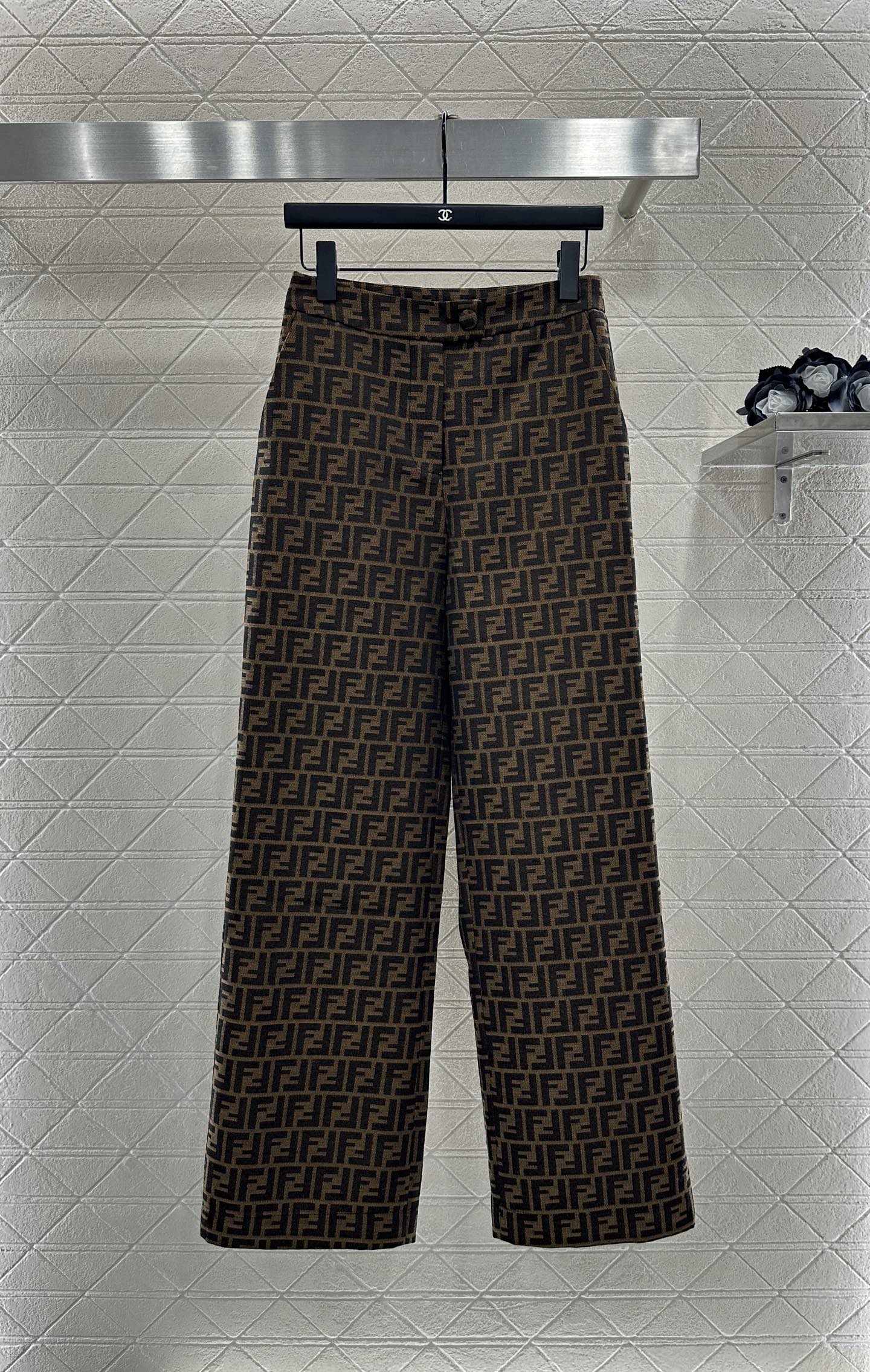 “High-Quality Women’s Suit with Fend*2025 Bouquet Design and Custom Flower Material – Retrofitted Oversized Suit” - 图片 1