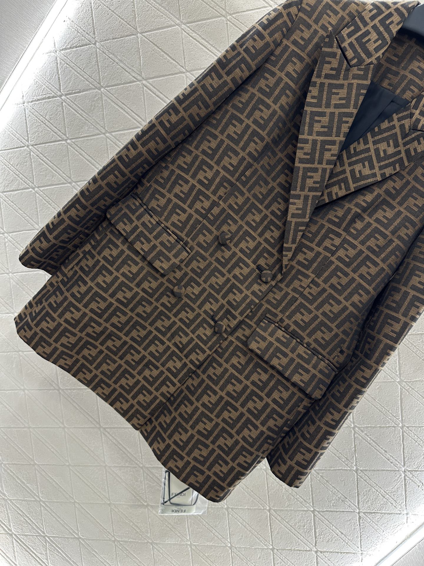 “High-Quality Women’s Suit with Fend*2025 Bouquet Design | Customizable YB Import Flowers” - 图片 4