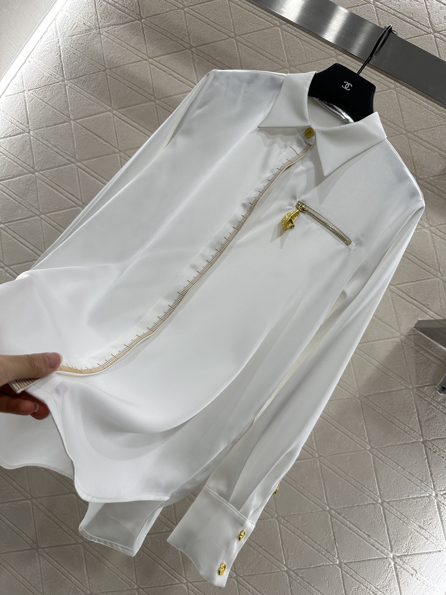 “Stylish Long-Sleeved Solid-Colored Shirt with Acidic Acids YB Import Design” - 图片 6