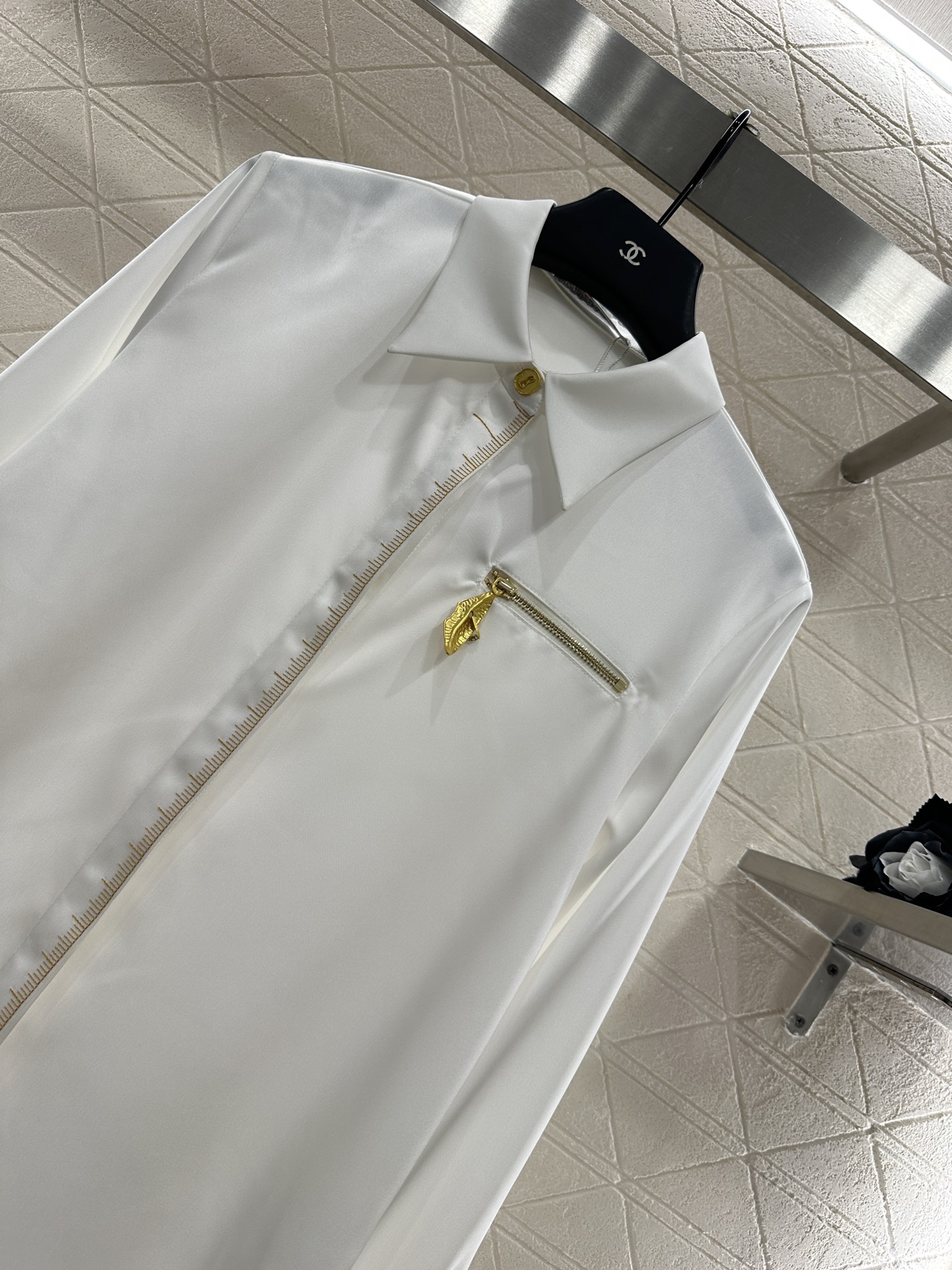 “Stylish Long-Sleeved Solid-Colored Shirt with Acidic Acids YB Import Design” - 图片 3