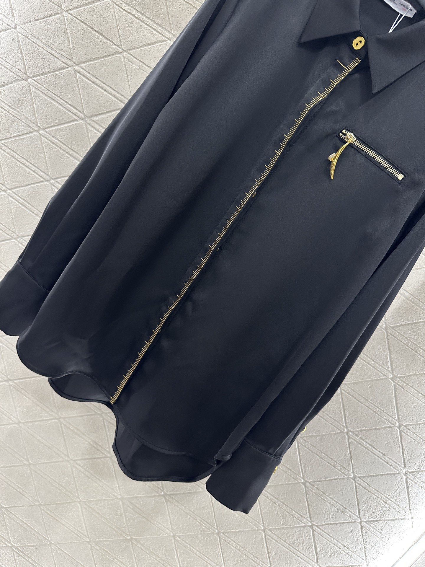 “Solid-Colored Long-Sleeved Shirt with Acidic Acid Import YB Design and Euro-Style Details” - 图片 5